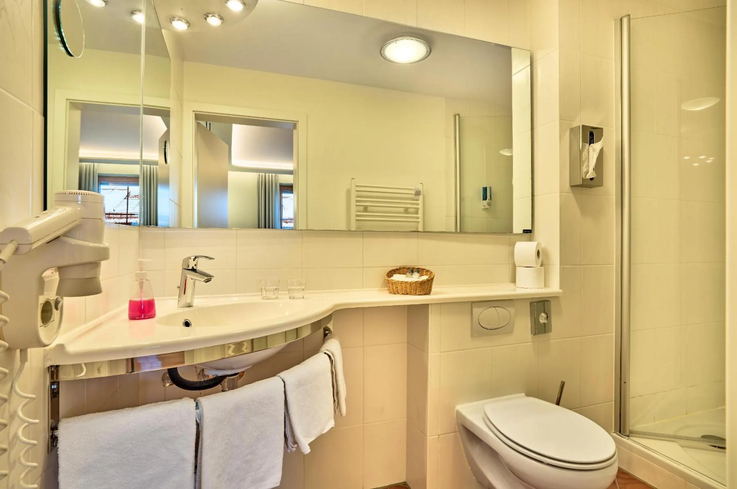 Bathroom in Panoramahotel Grobauer