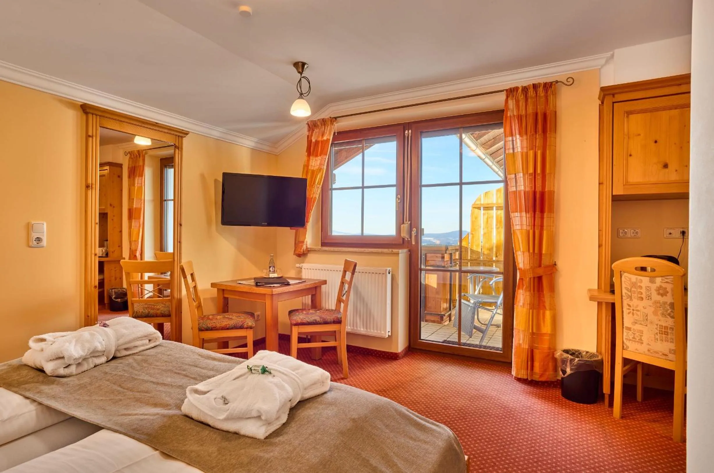 Bed in Panoramahotel Grobauer