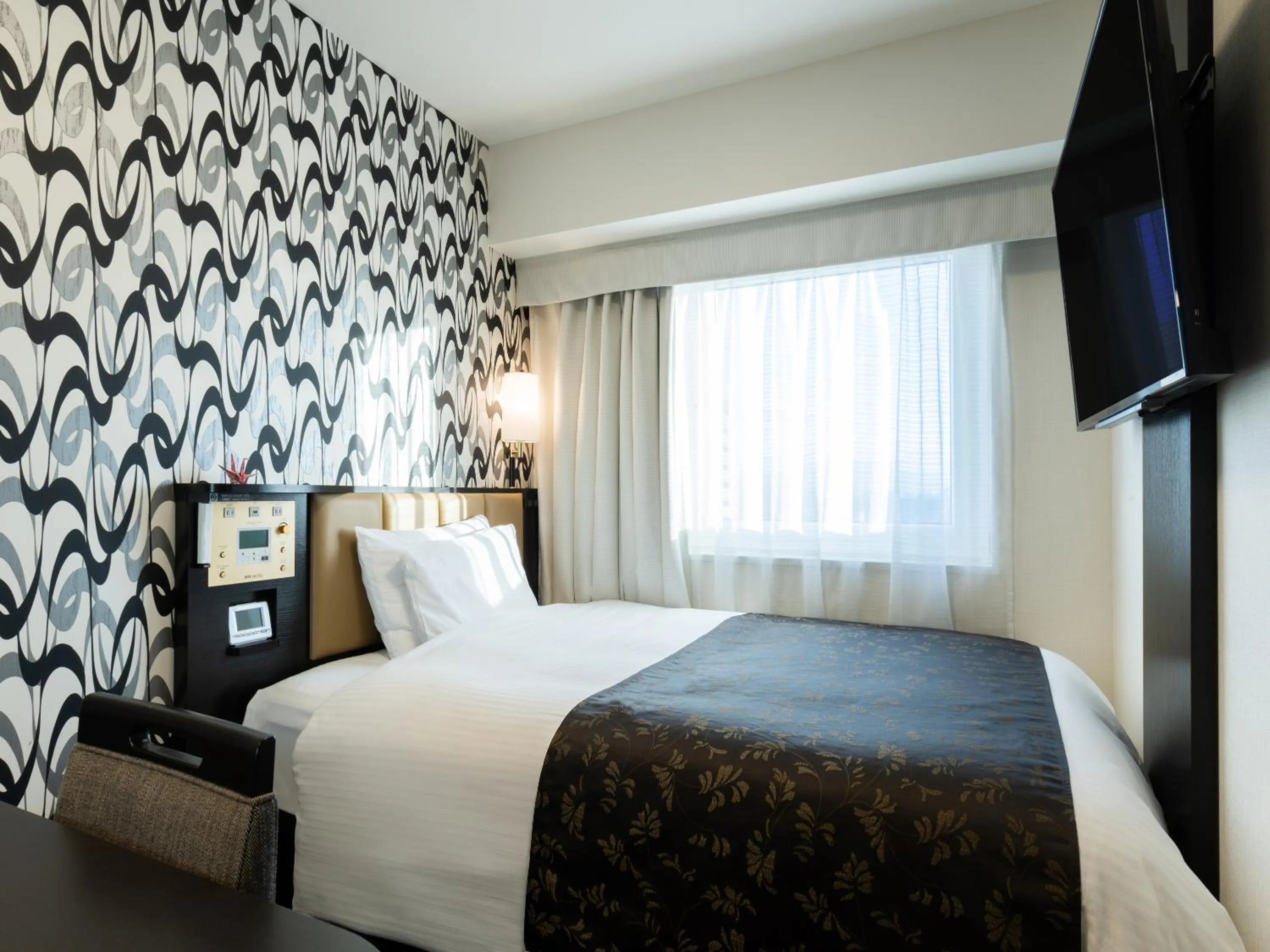 Photo of the whole room, Bed in APA Hotel Takaoka Ekimae