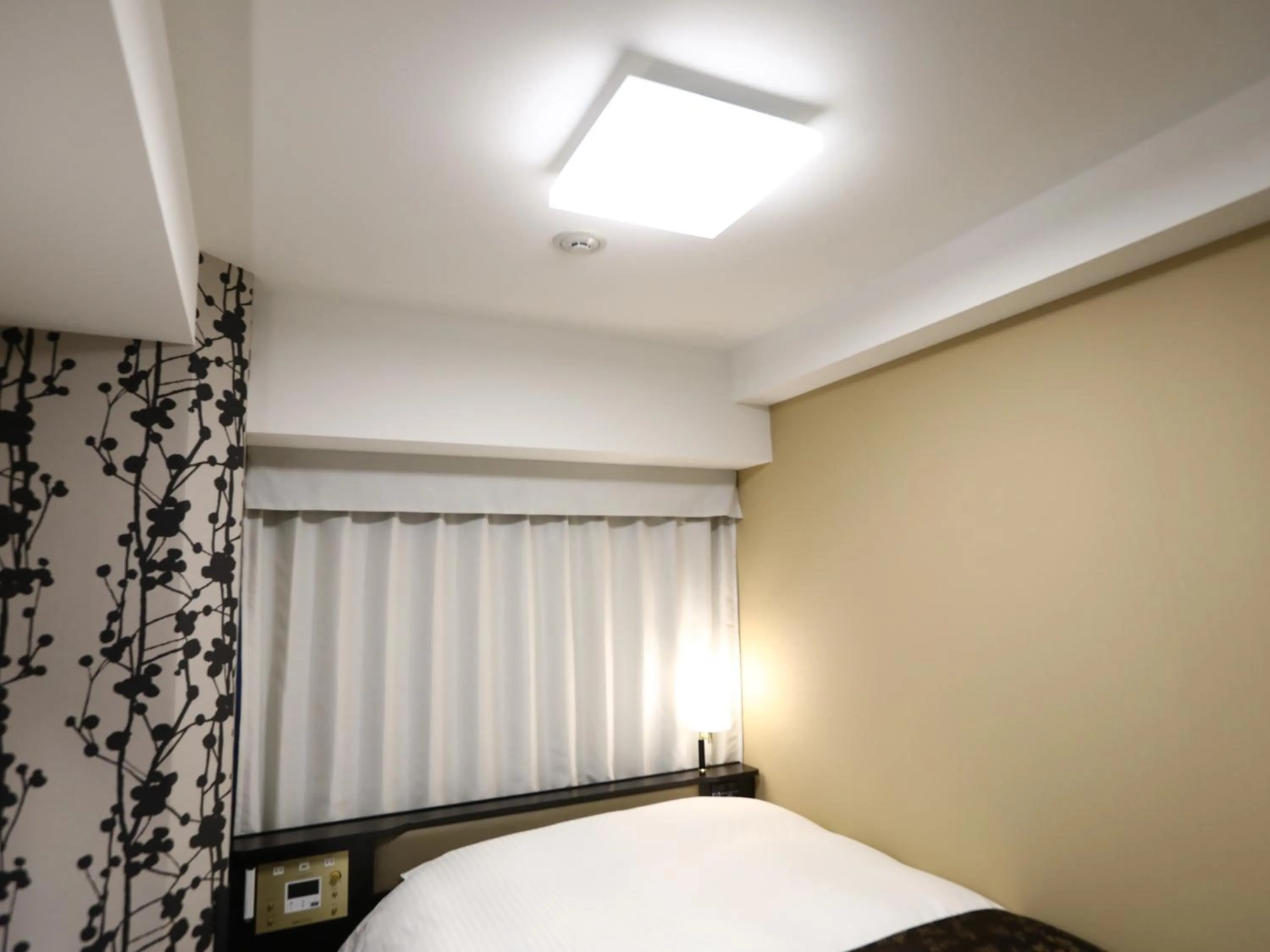 Decorative detail, Bed in APA Hotel Takaoka Ekimae