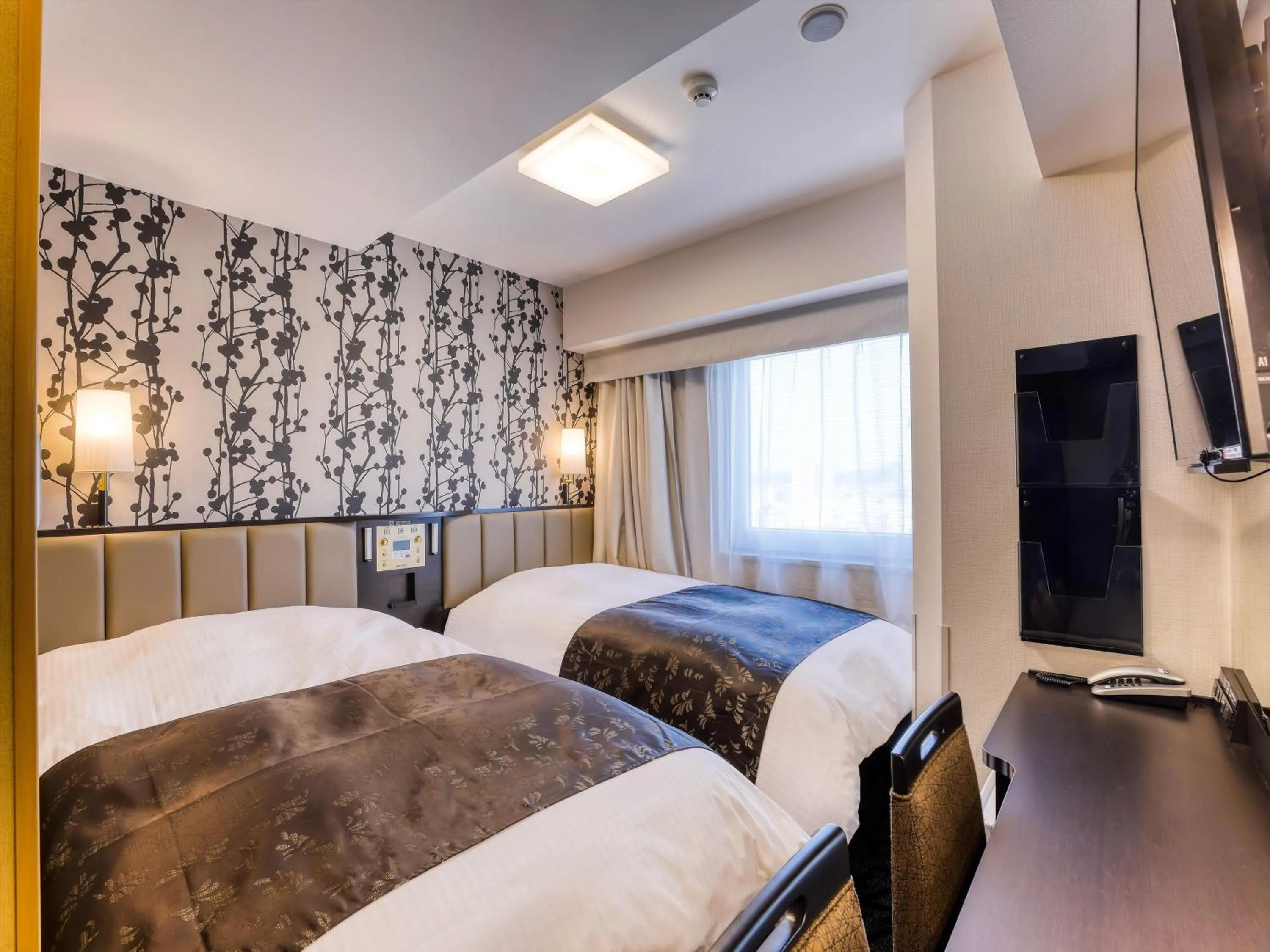 Photo of the whole room, Bed in APA Hotel Takaoka Ekimae