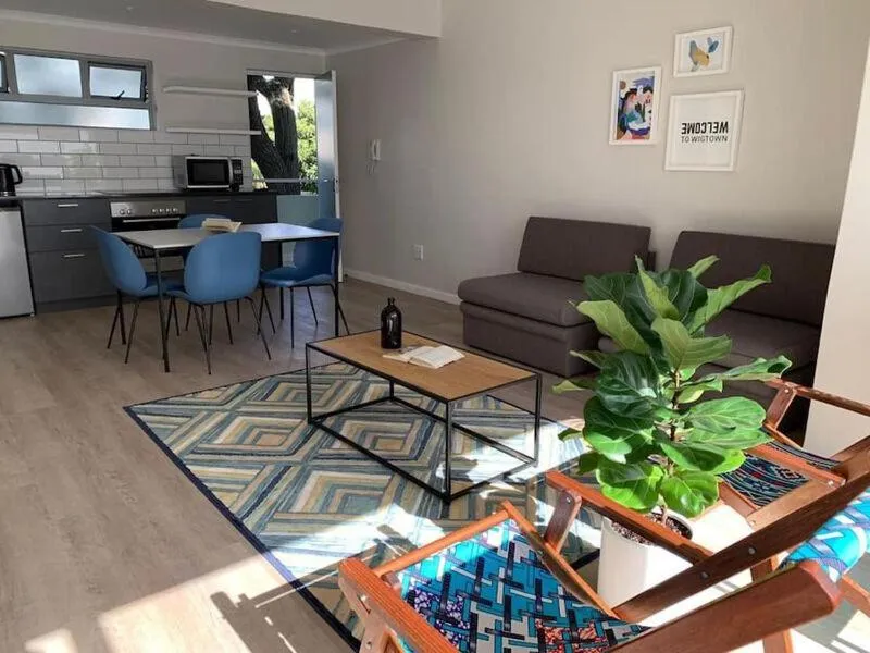 CURIOCITY Green Point