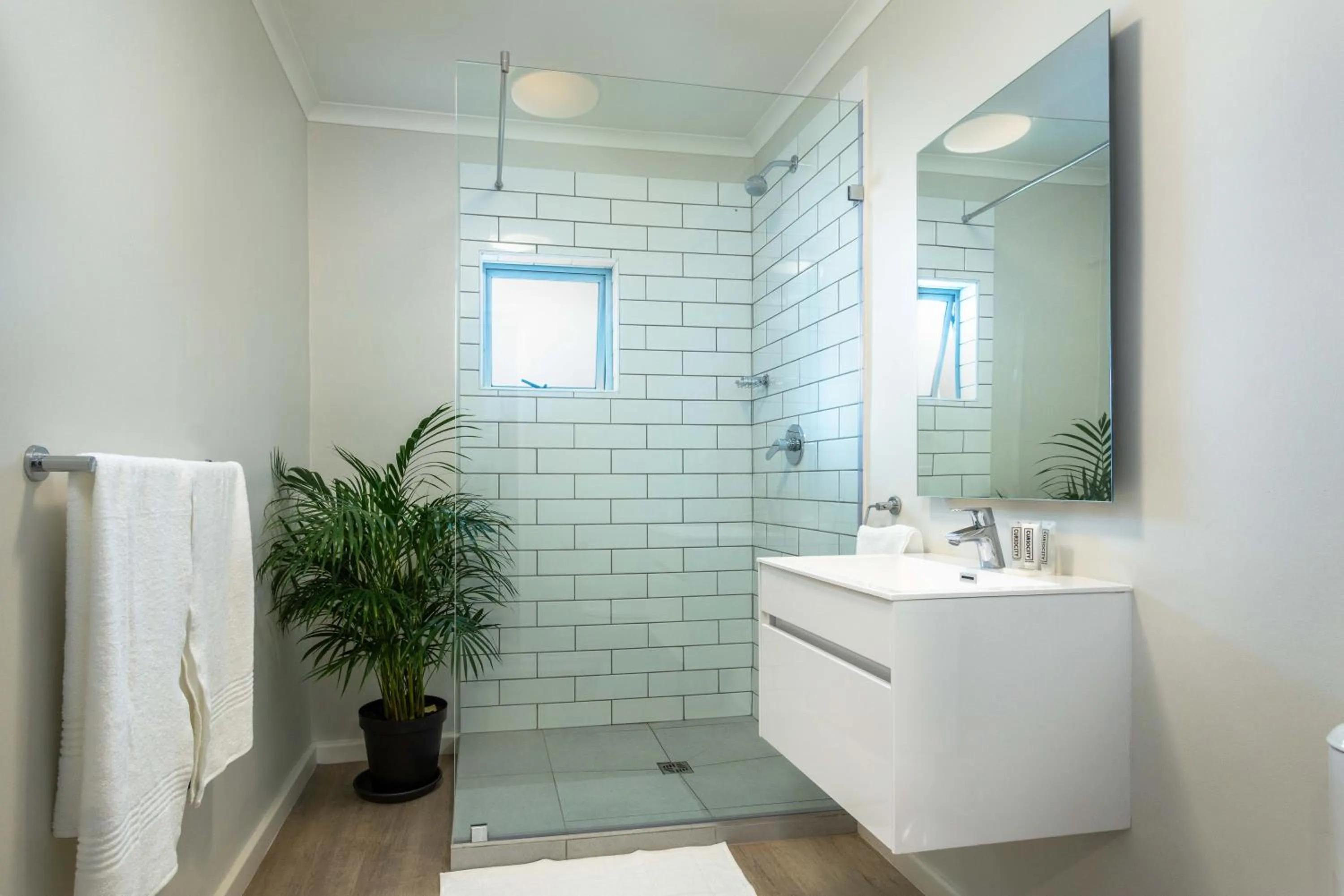 Bathroom in CURIOCITY Green Point