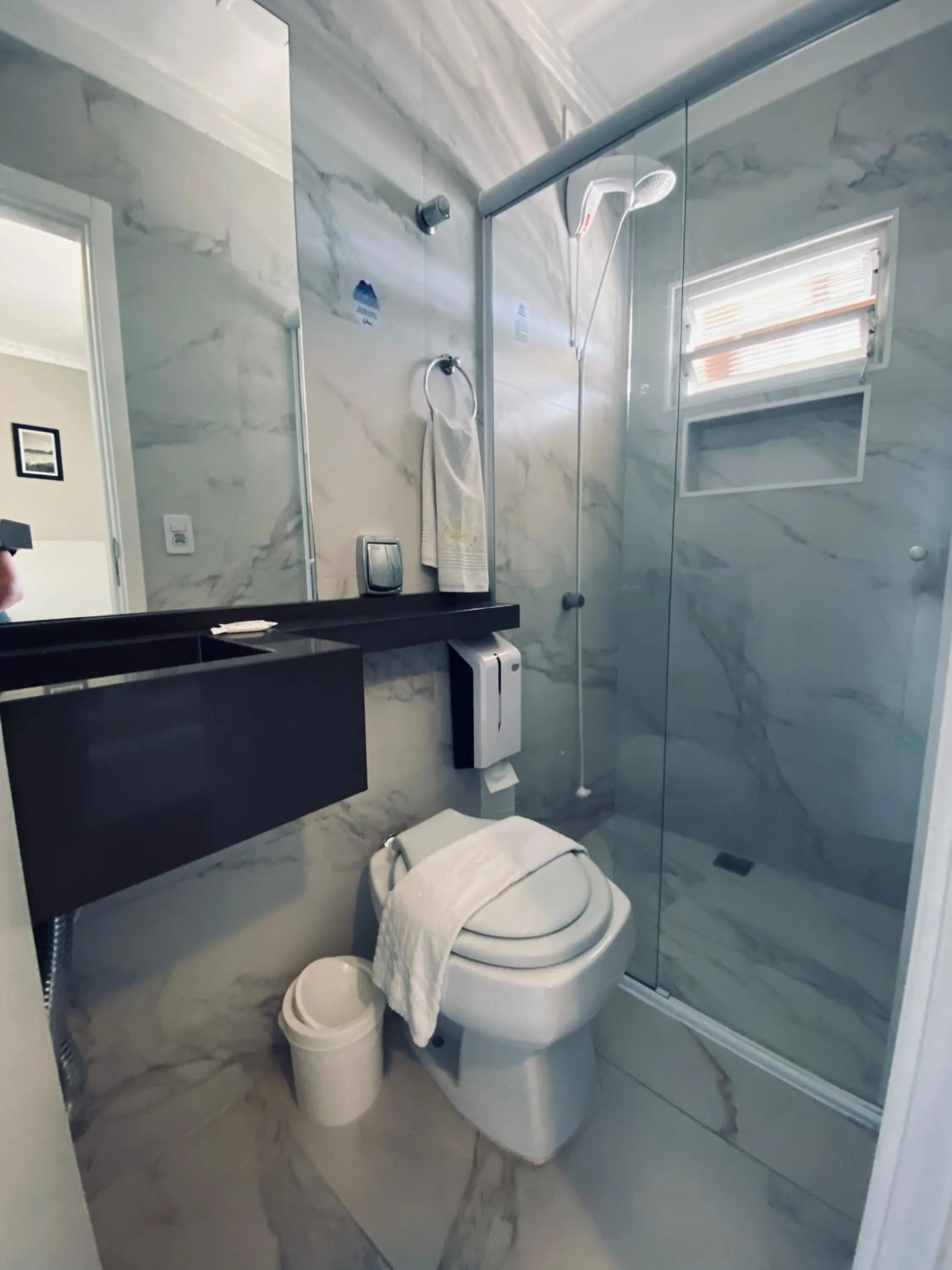 Toilet in Hotel Lorimar