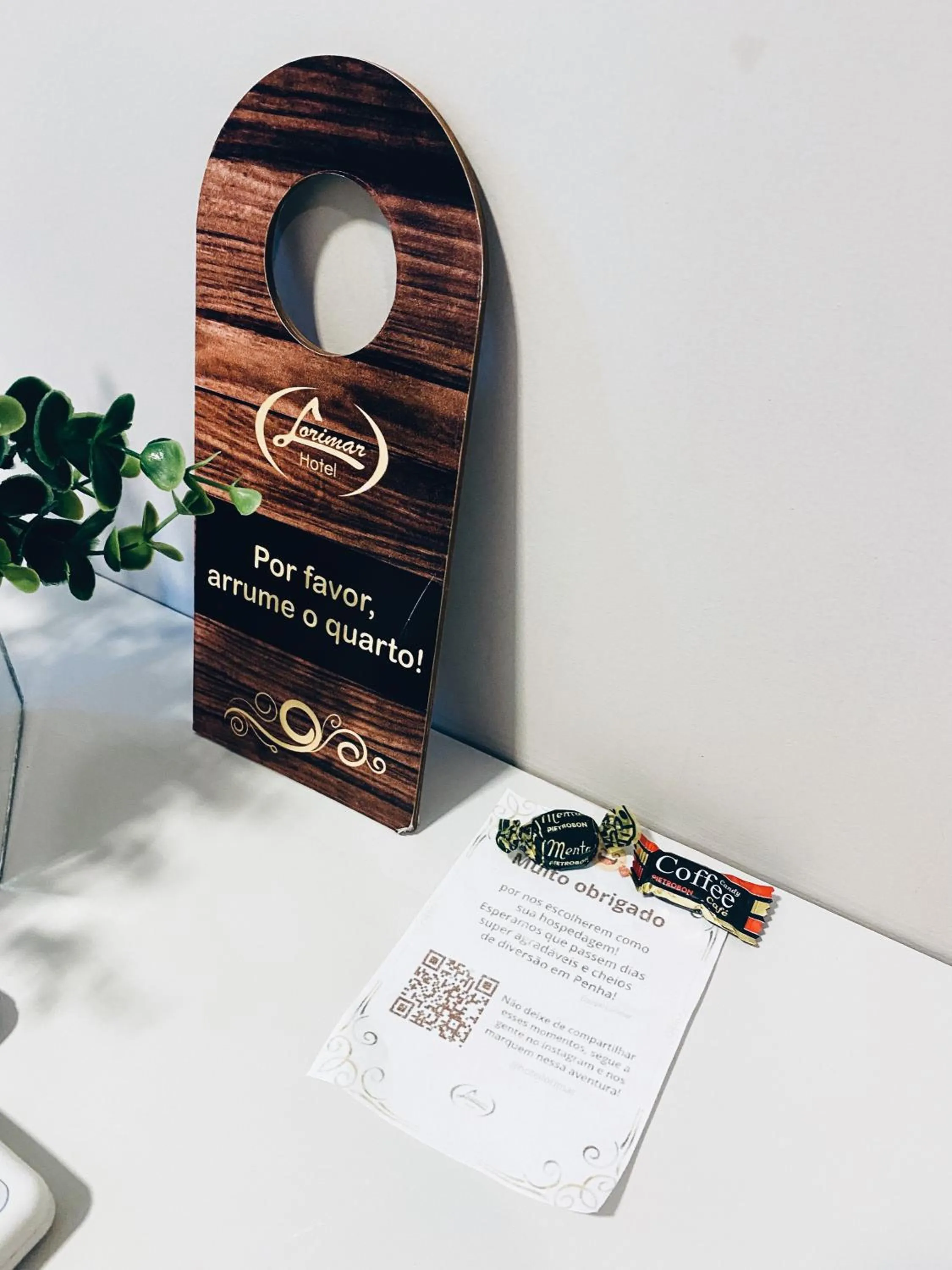 Logo/Certificate/Sign in Hotel Lorimar