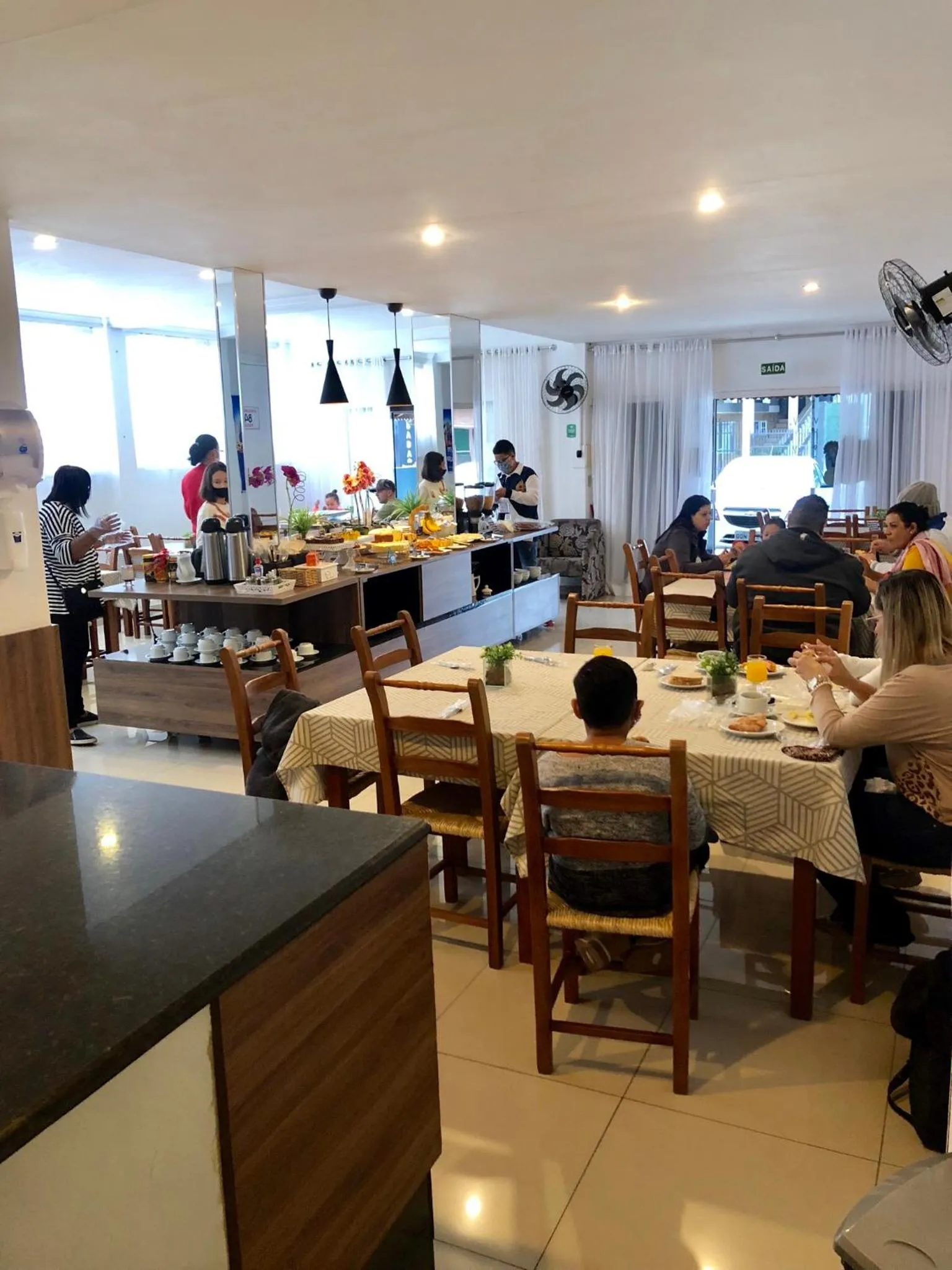 Restaurant/places to eat in Hotel Lorimar