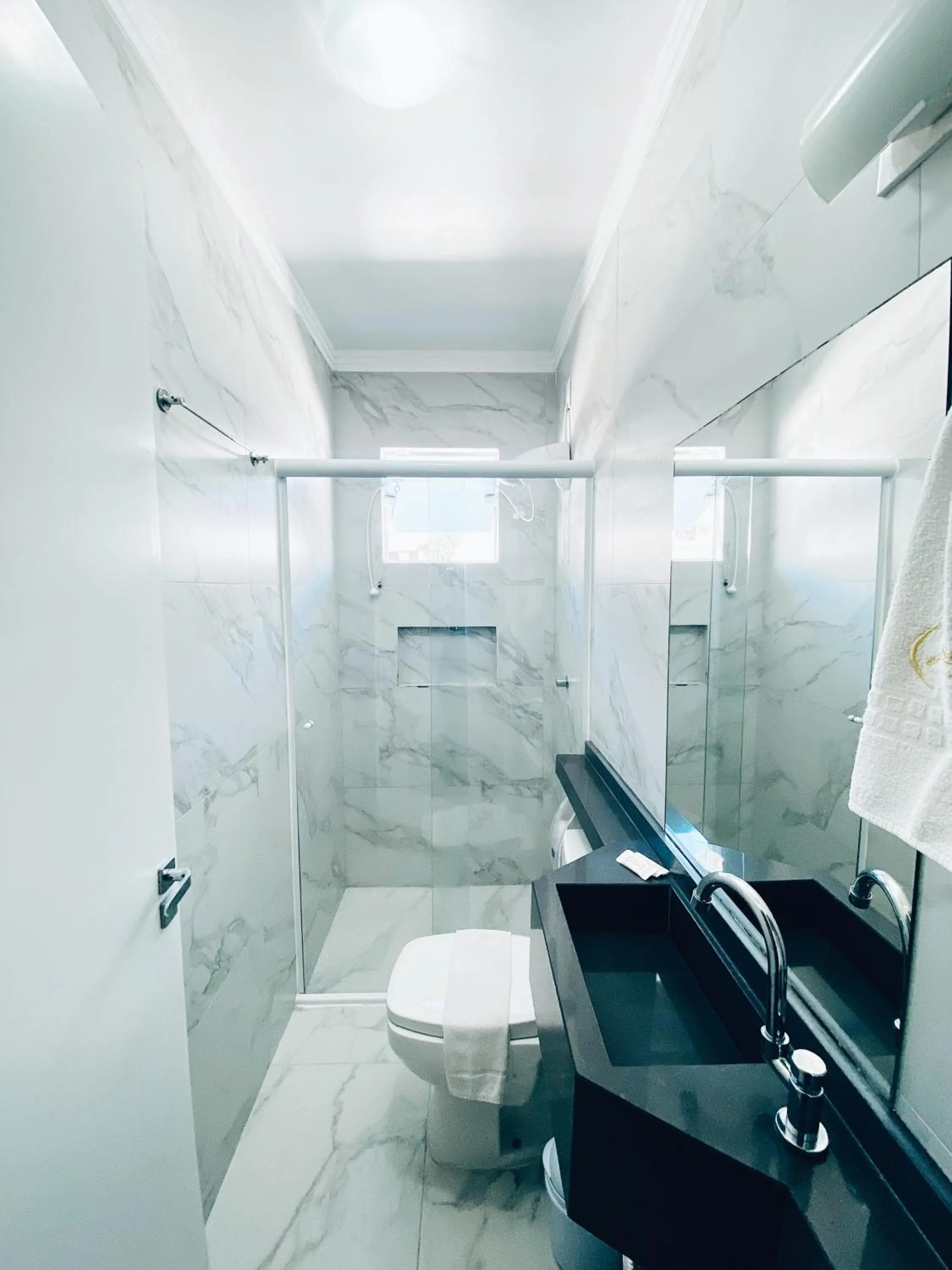 Toilet in Hotel Lorimar