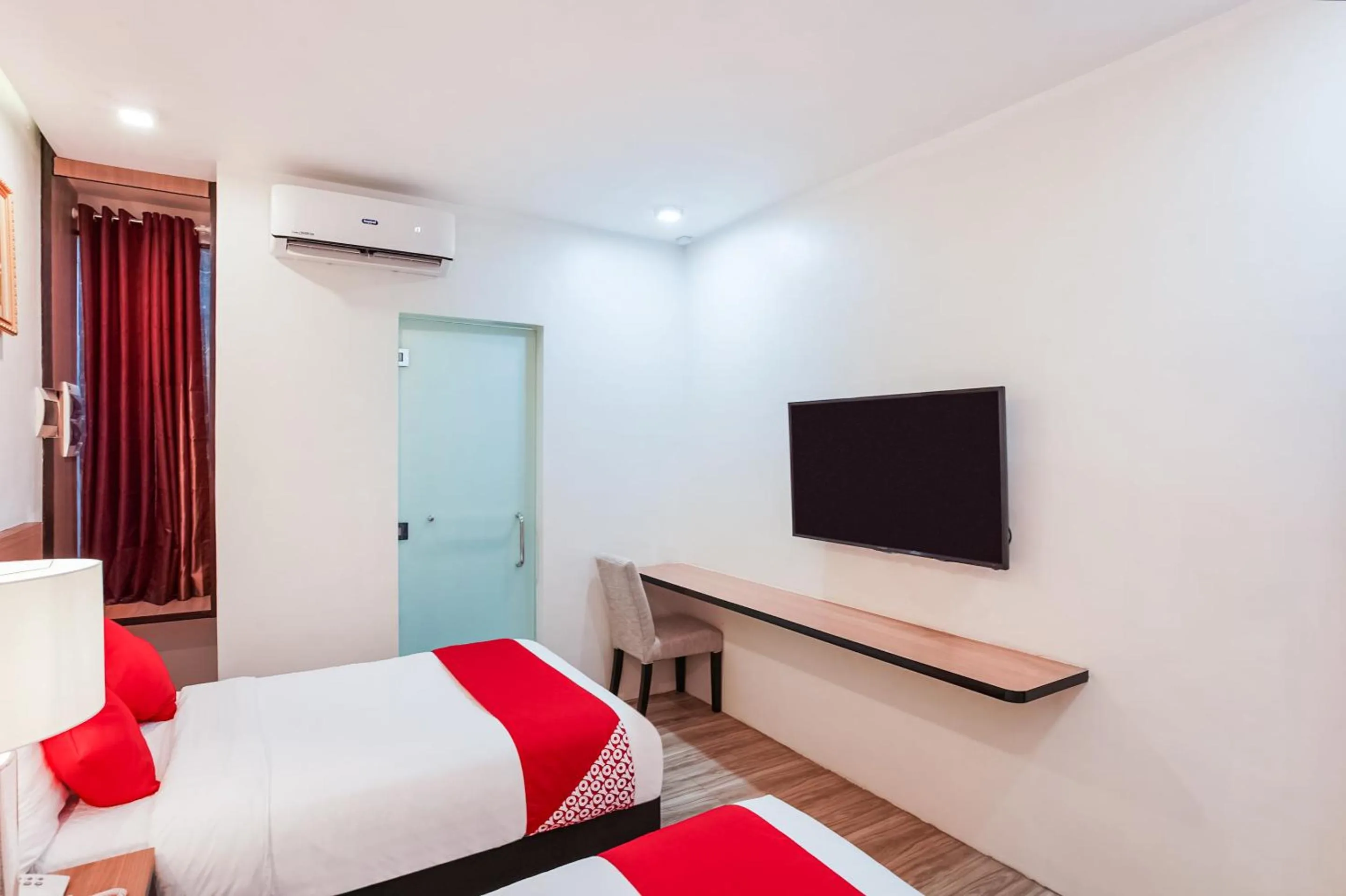 Bedroom, Bed in OYO 489 Casa Mia Hotel Suites