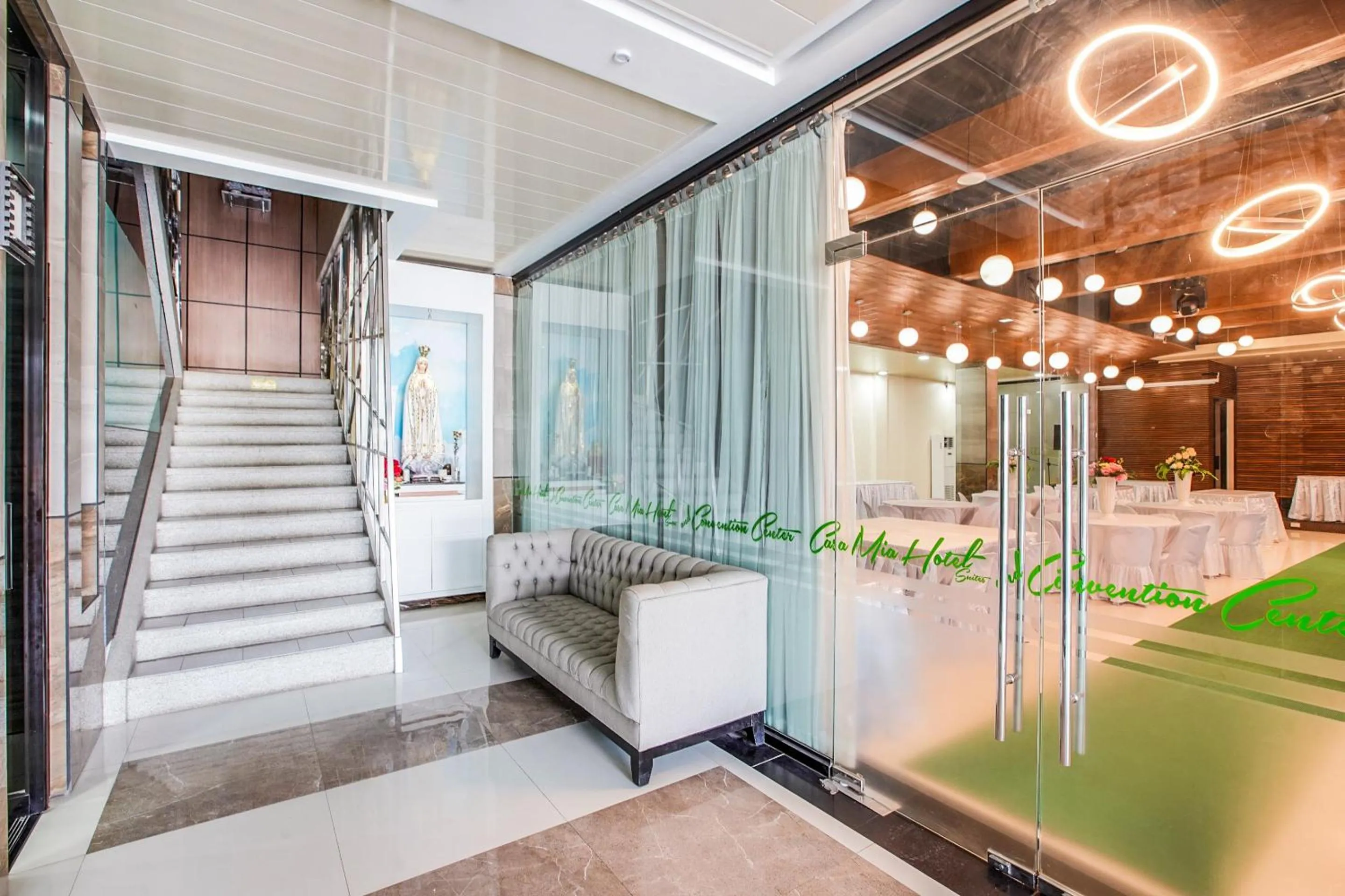 Lobby or reception in OYO 489 Casa Mia Hotel Suites