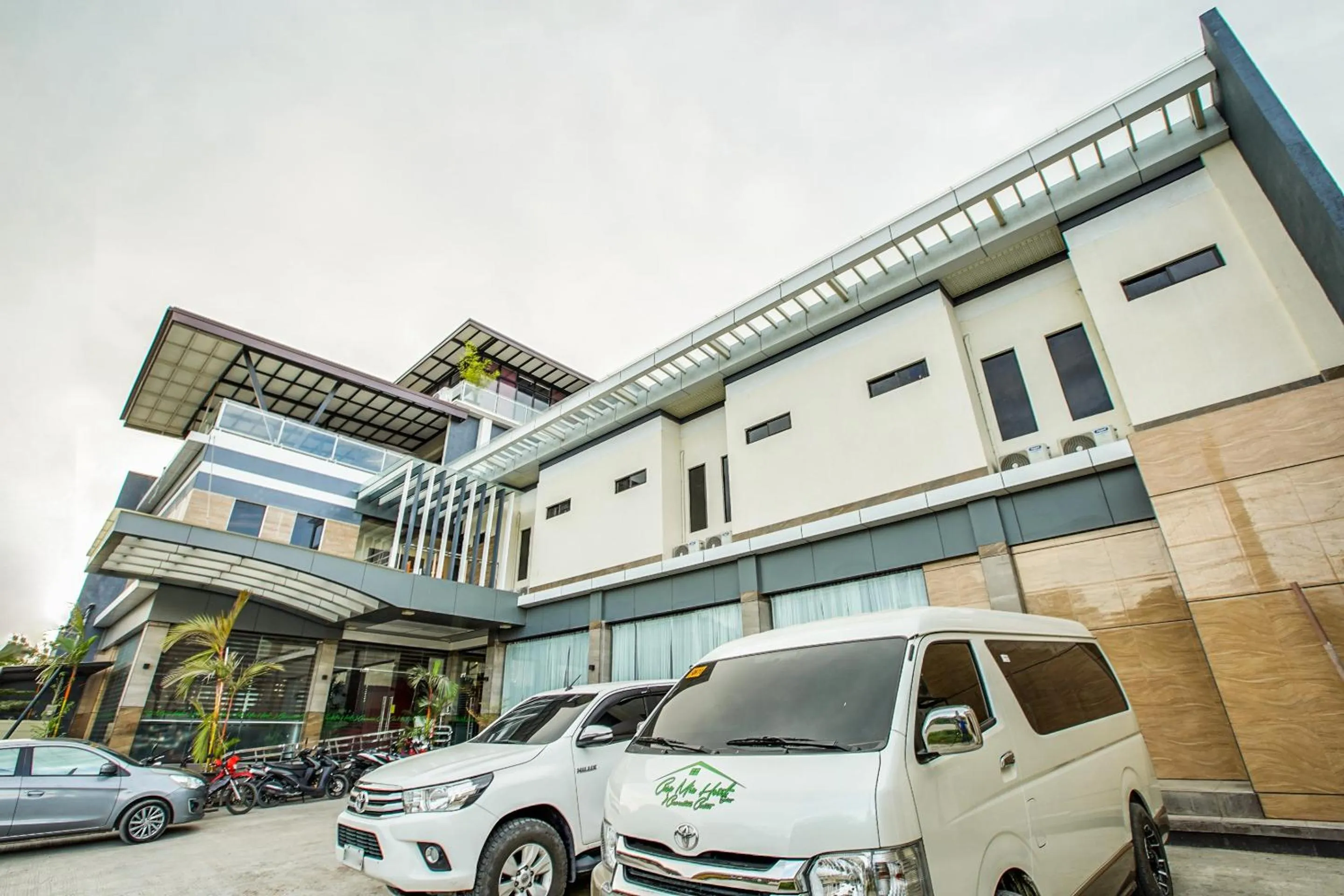 Facade/entrance in OYO 489 Casa Mia Hotel Suites