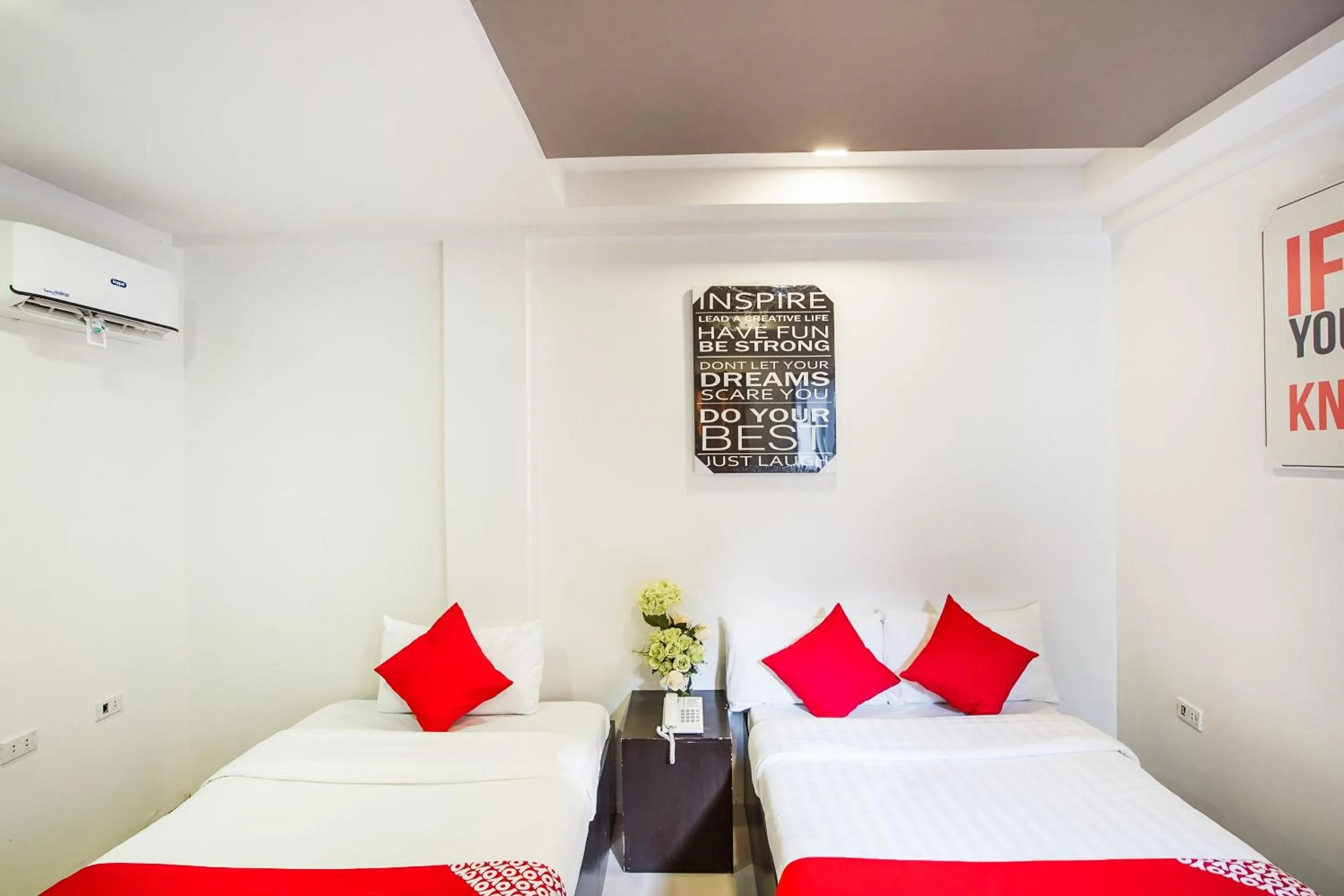 Bedroom, Bed in OYO 489 Casa Mia Hotel Suites