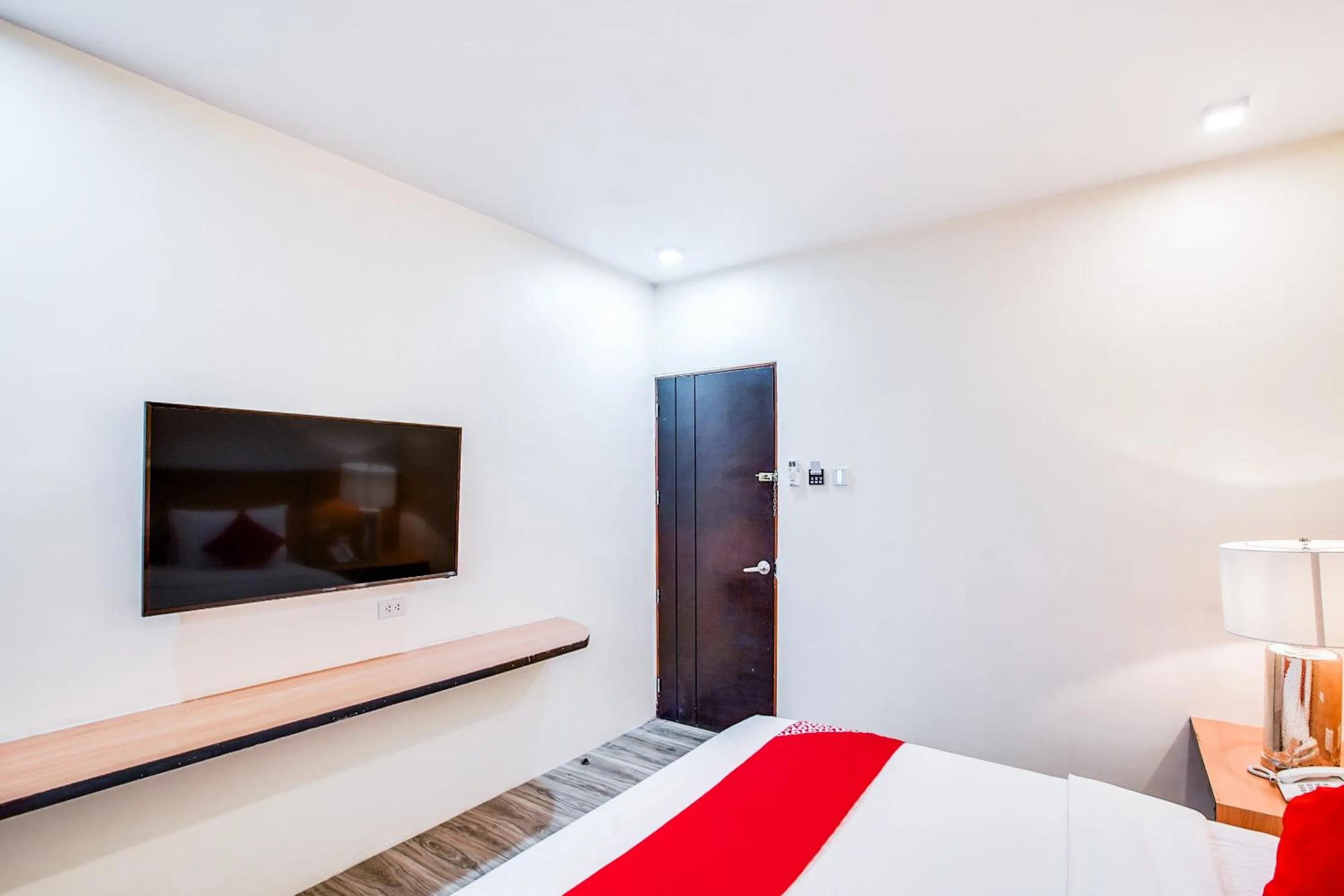 Bedroom, Bed in OYO 489 Casa Mia Hotel Suites