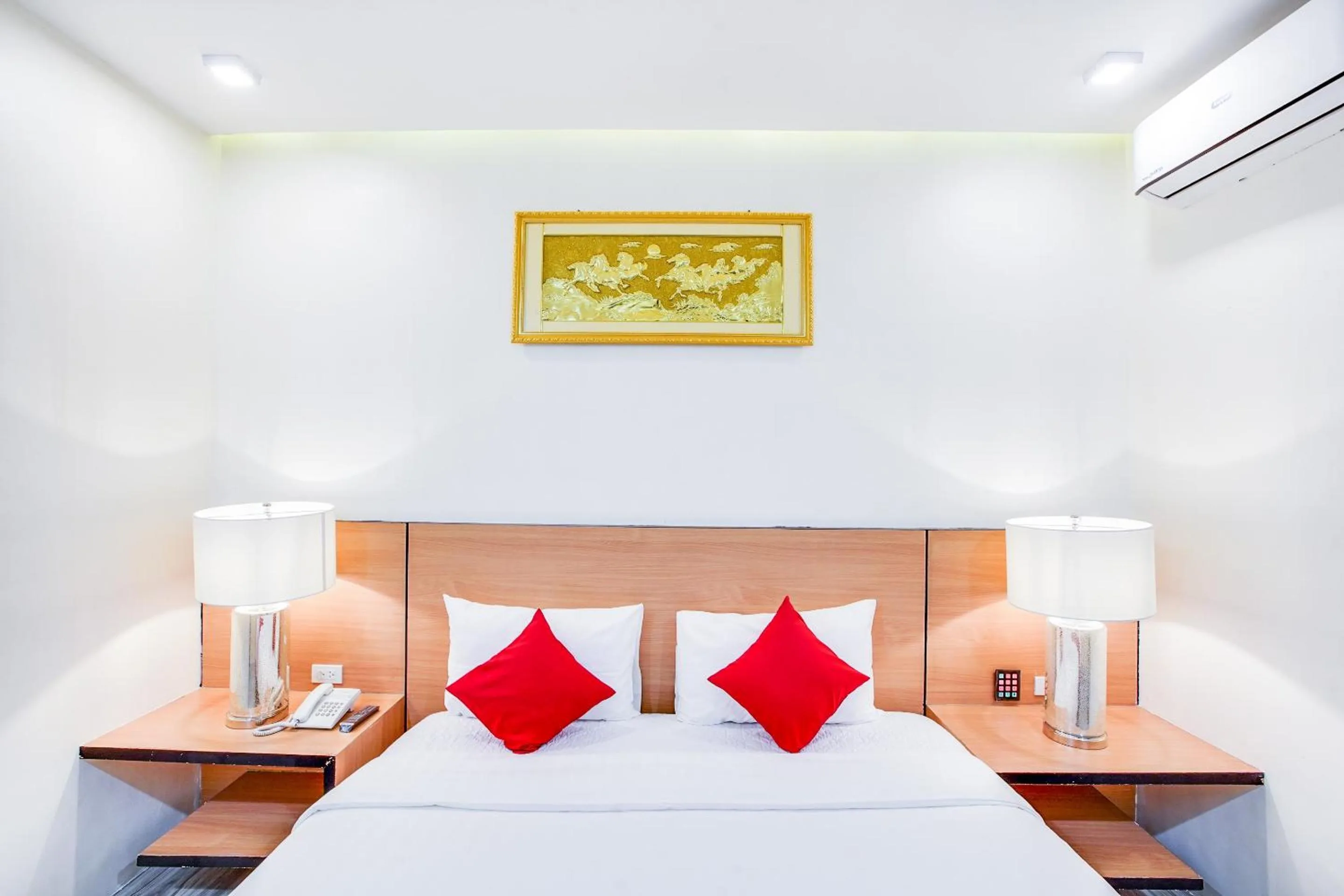 Bedroom, Bed in OYO 489 Casa Mia Hotel Suites