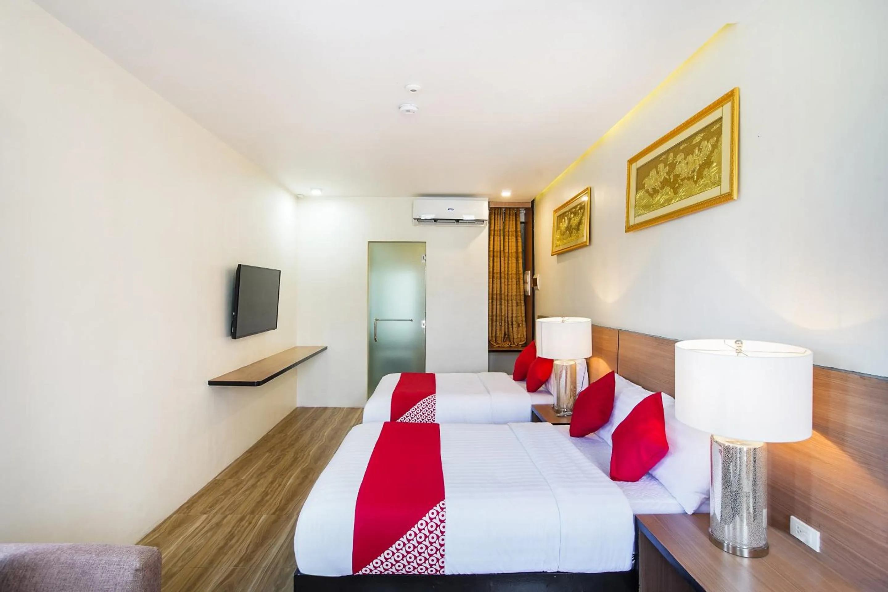 Bedroom, Bed in OYO 489 Casa Mia Hotel Suites