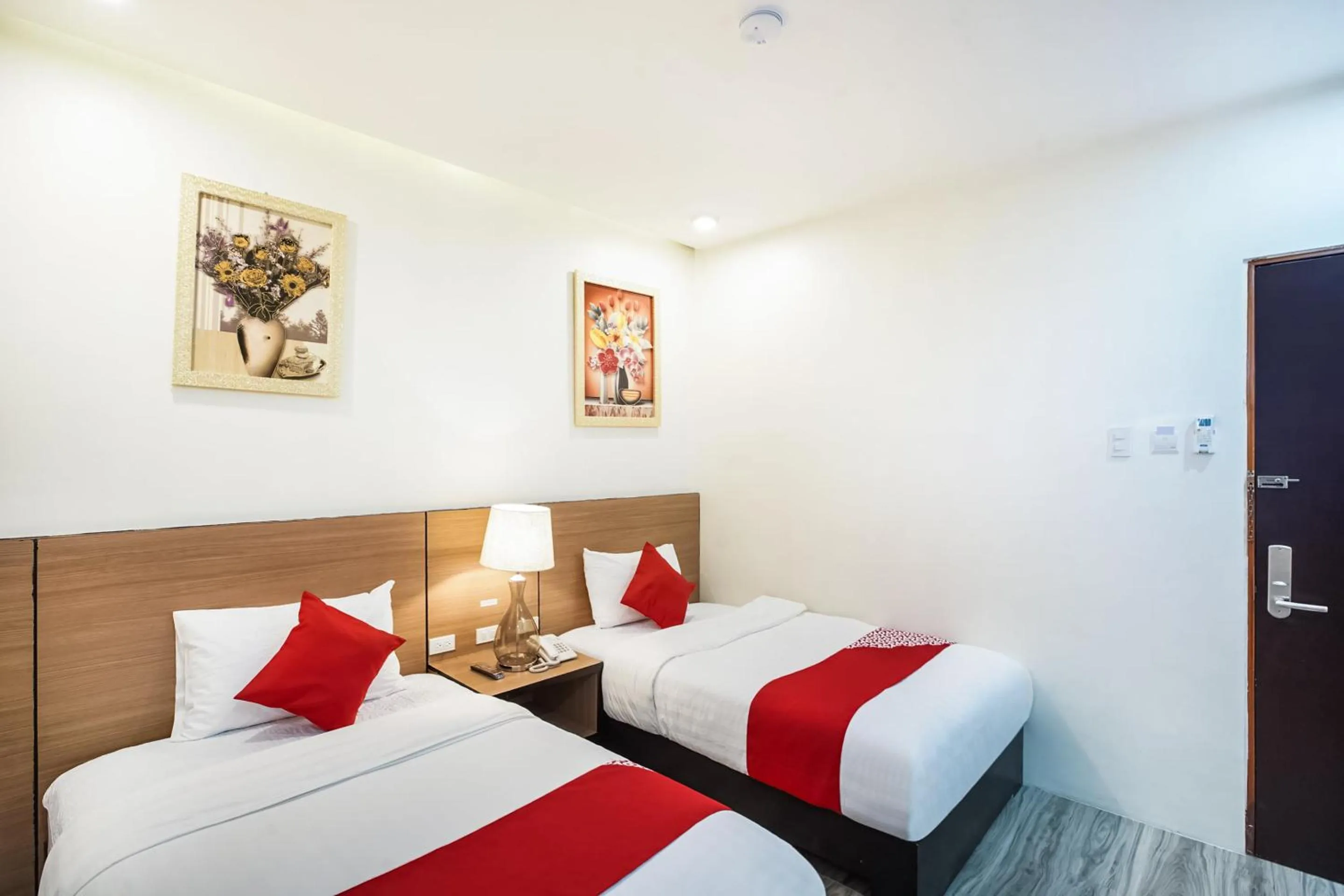 Bedroom, Bed in OYO 489 Casa Mia Hotel Suites