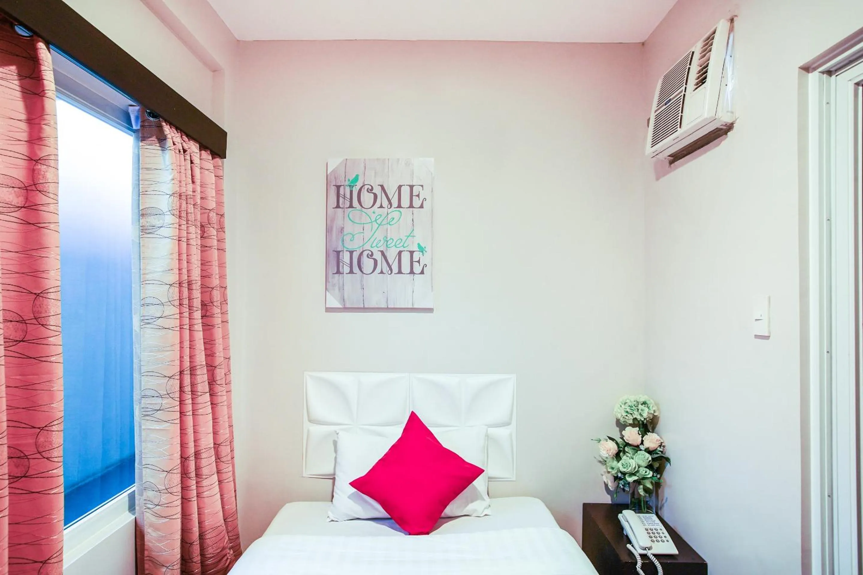 Bedroom, Bed in OYO 489 Casa Mia Hotel Suites