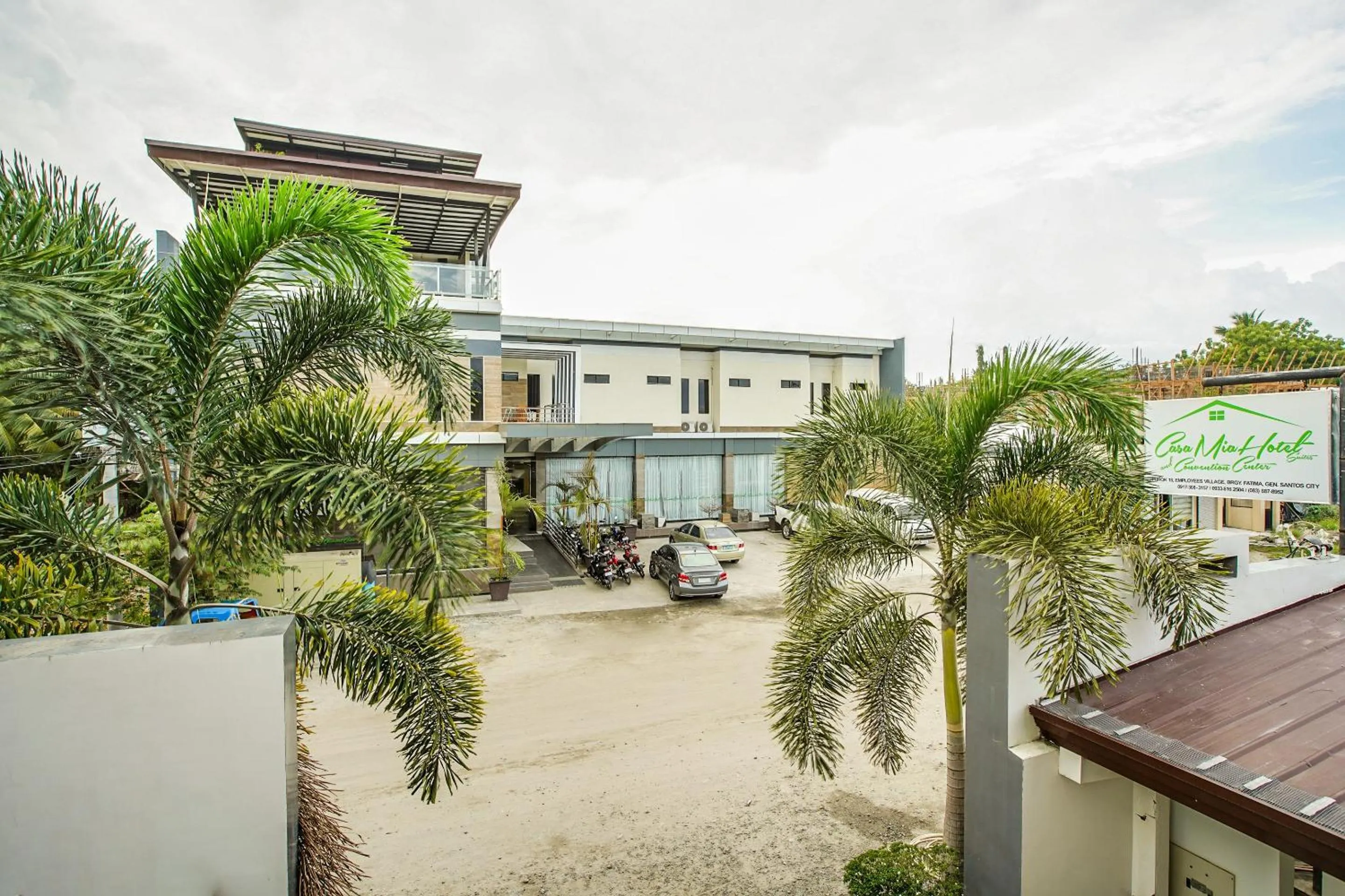 Facade/entrance in OYO 489 Casa Mia Hotel Suites