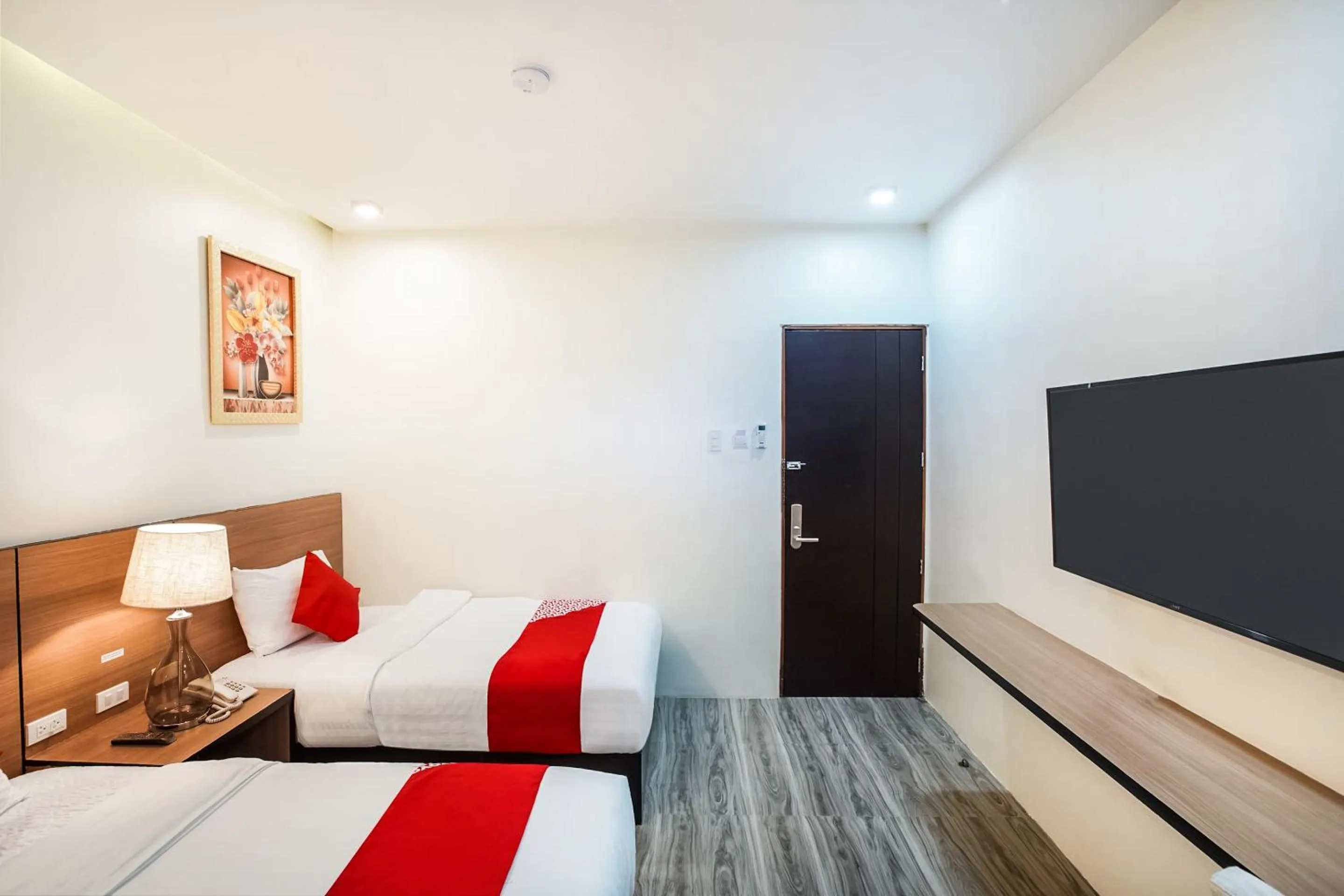 Bedroom, Bed in OYO 489 Casa Mia Hotel Suites