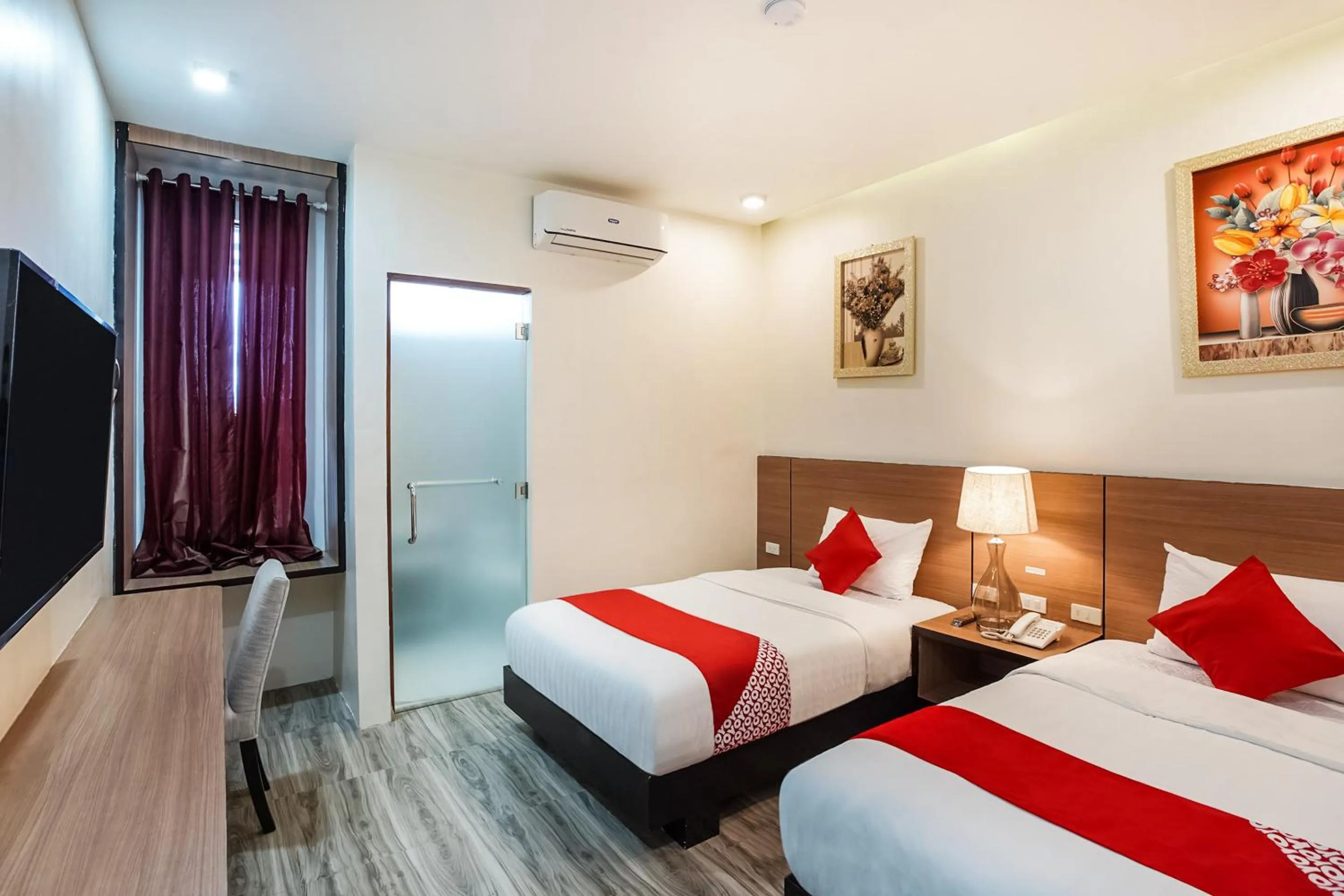 Bedroom, Bed in OYO 489 Casa Mia Hotel Suites