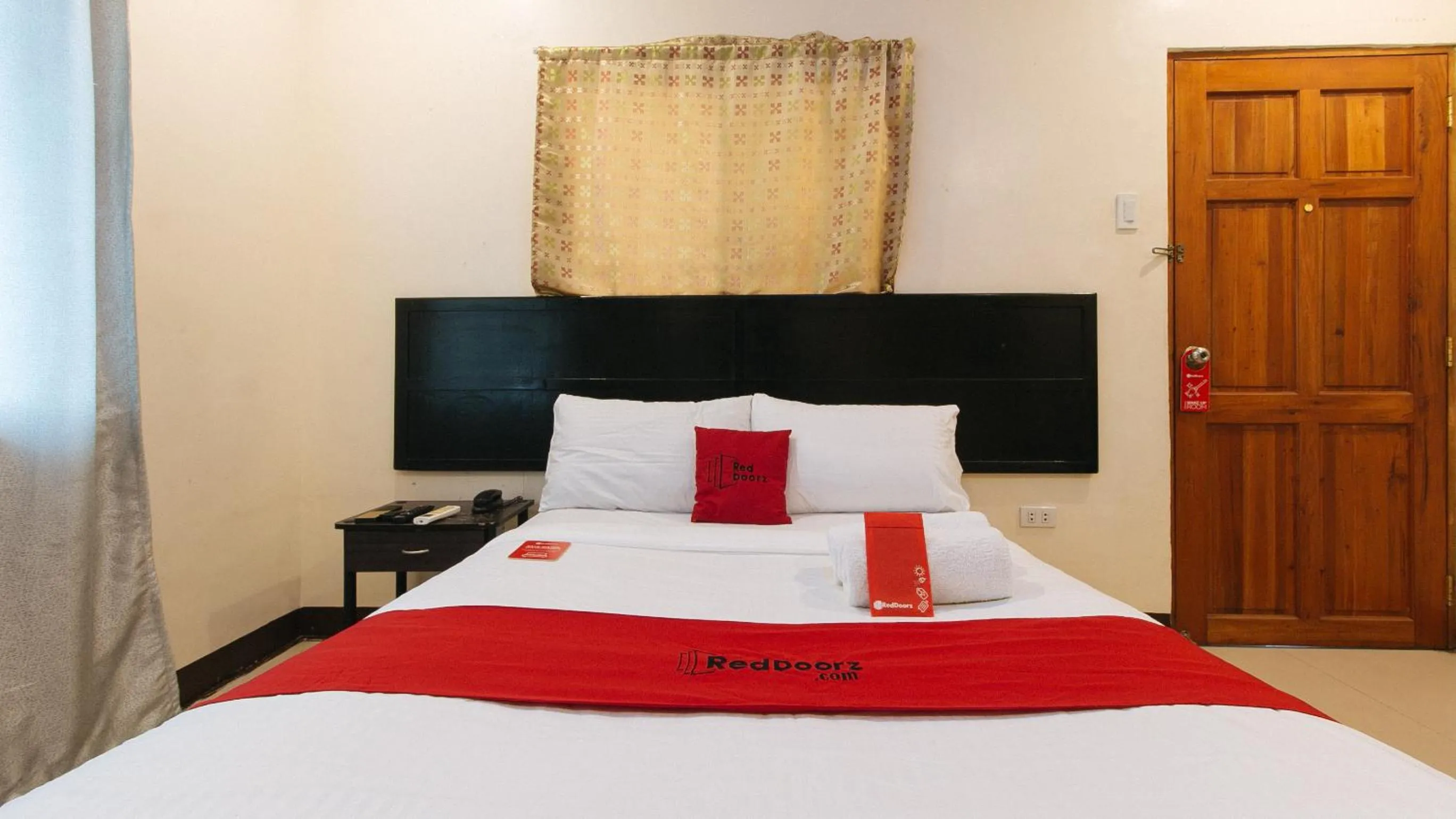 Photo of the whole room, Bed in RedDoorz at V-Cat Apartelle Sampaloc Manila