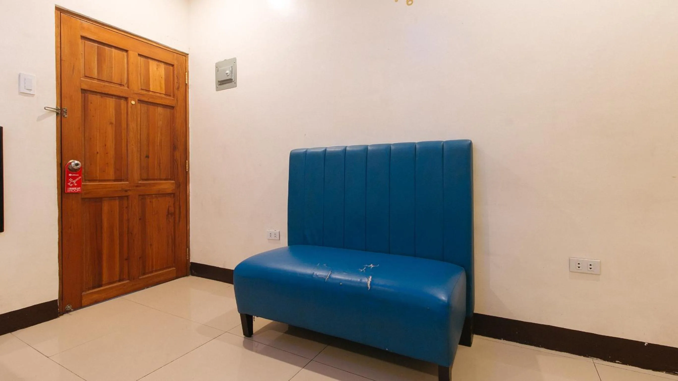 Seating area in RedDoorz at V-Cat Apartelle Sampaloc Manila