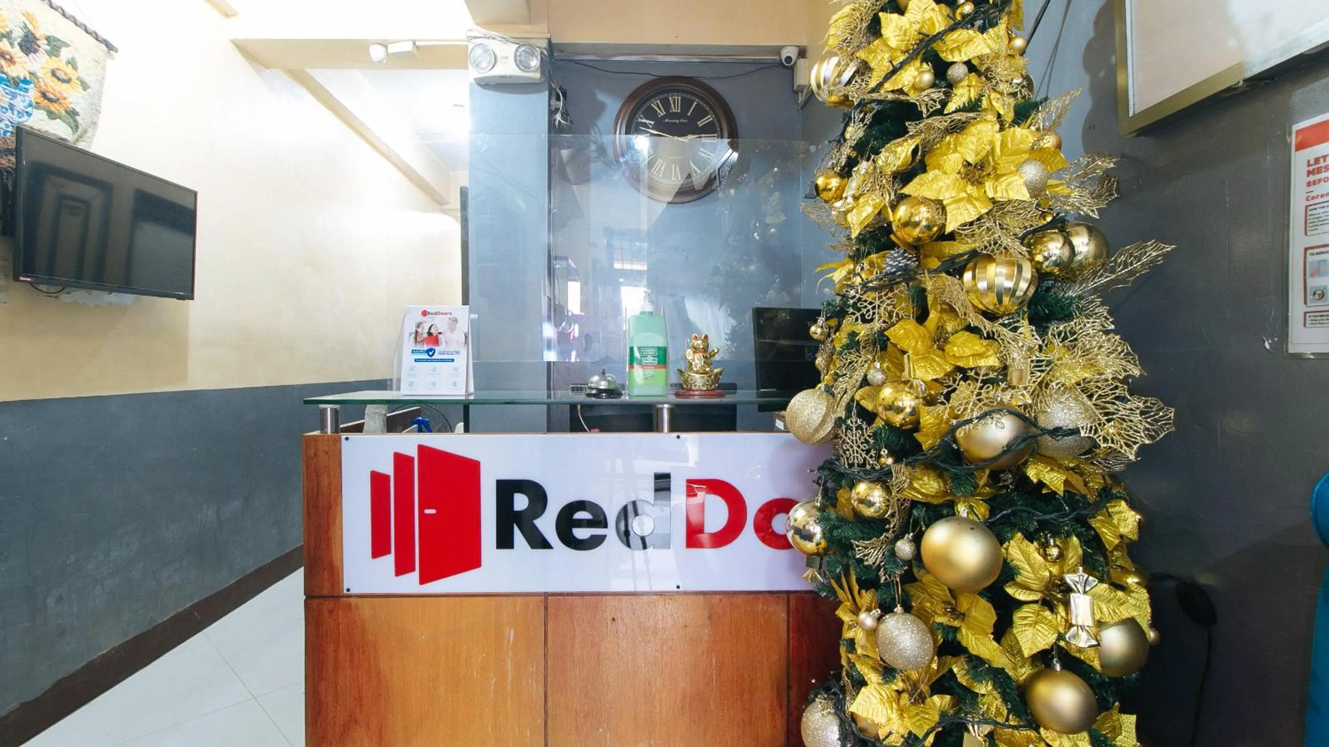Lobby or reception in RedDoorz at V-Cat Apartelle Sampaloc Manila