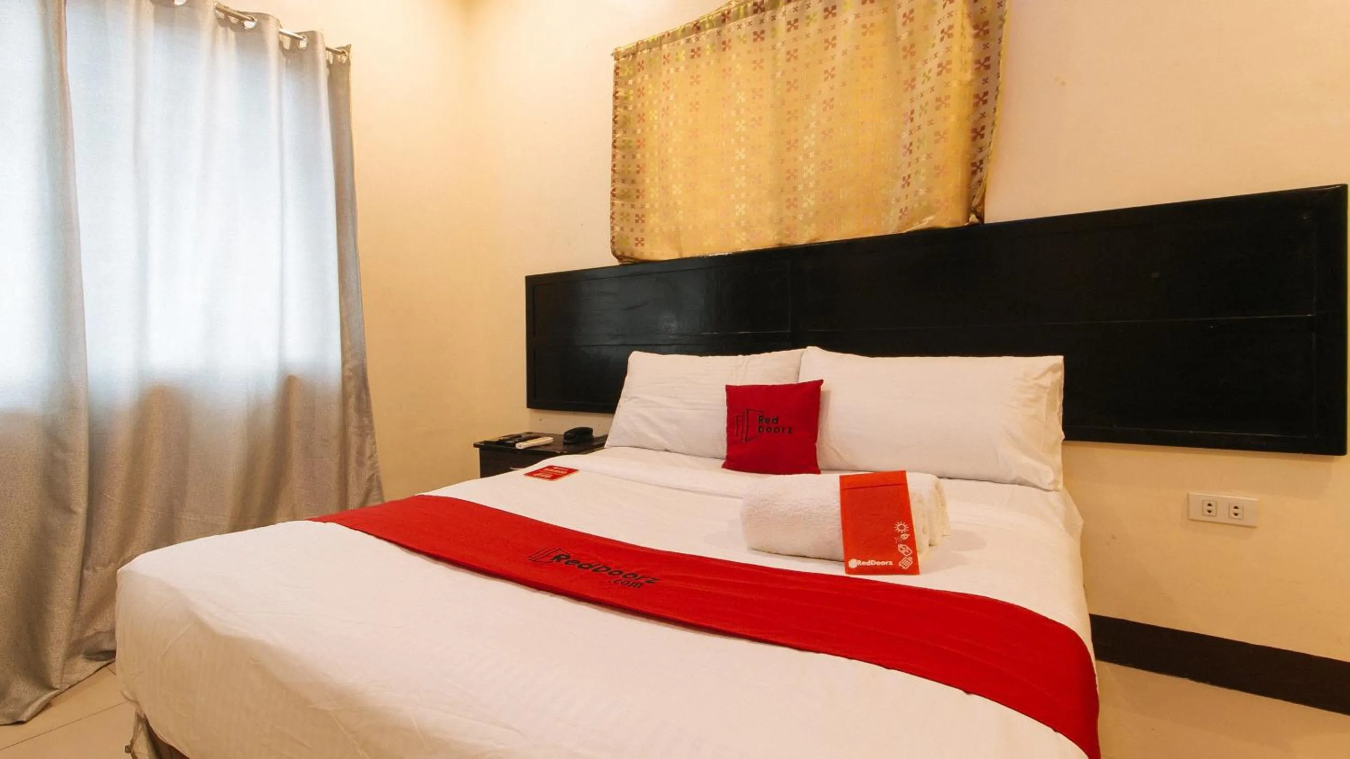 Photo of the whole room, Bed in RedDoorz at V-Cat Apartelle Sampaloc Manila