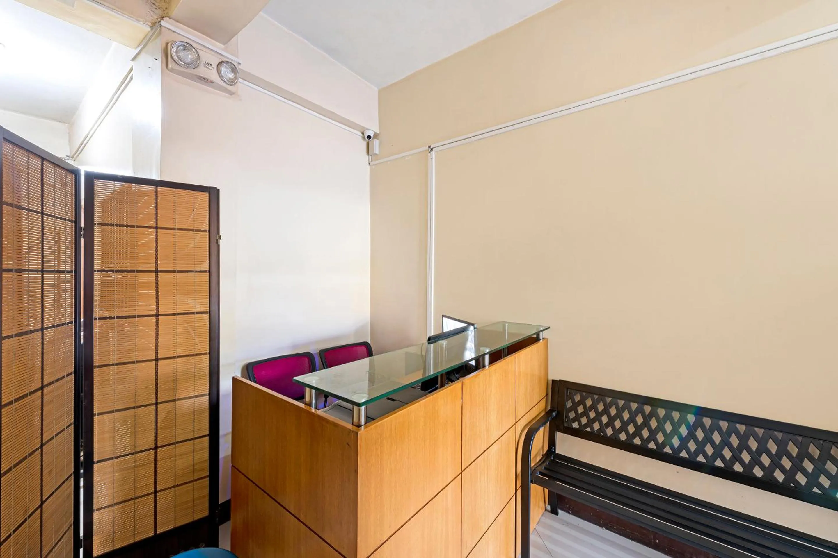 Lobby or reception in RedDoorz at V-Cat Apartelle Sampaloc Manila