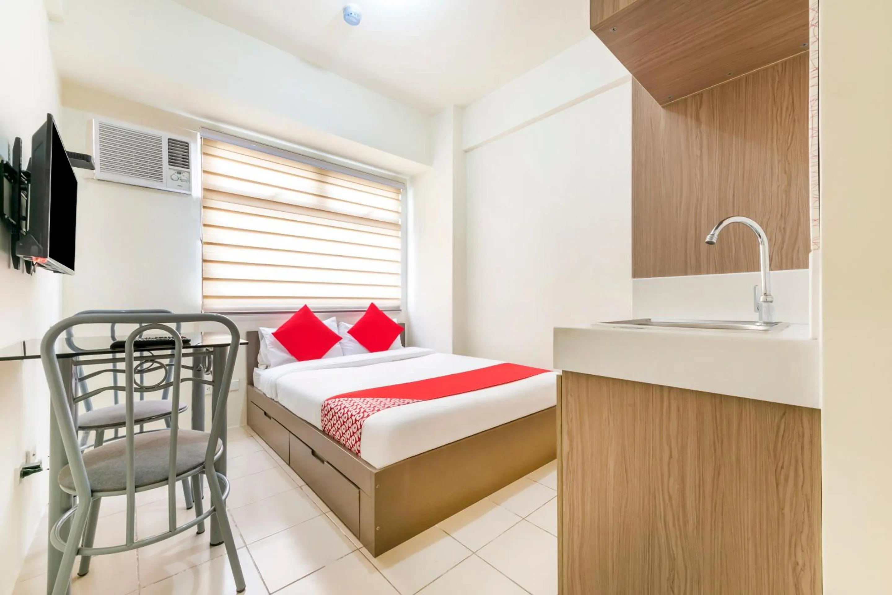 Bedroom in OYO 474 Nizami Condotel