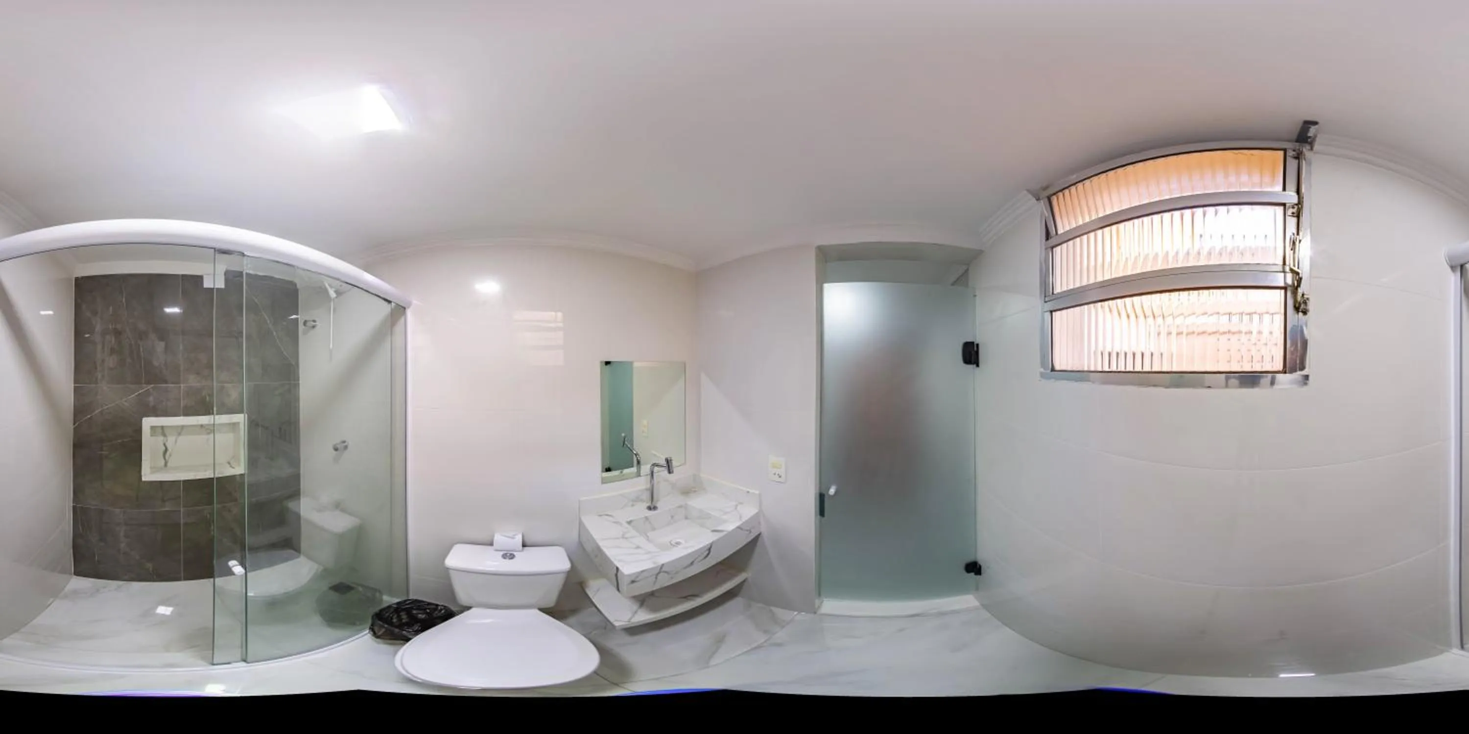 Shower in Hotel Villa da Penha