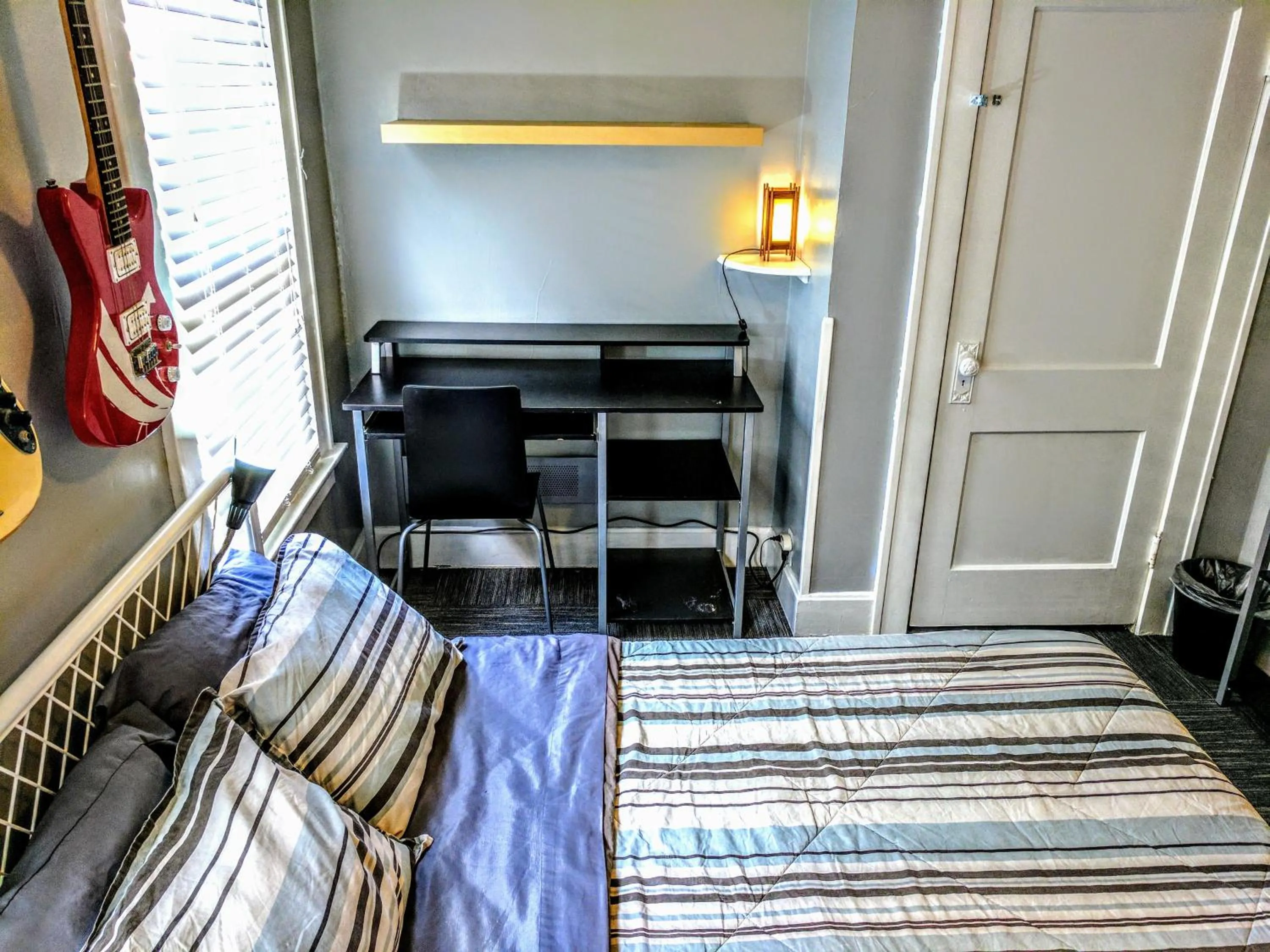 Bedroom, Bed in The Wayfaring Buckeye Hostel