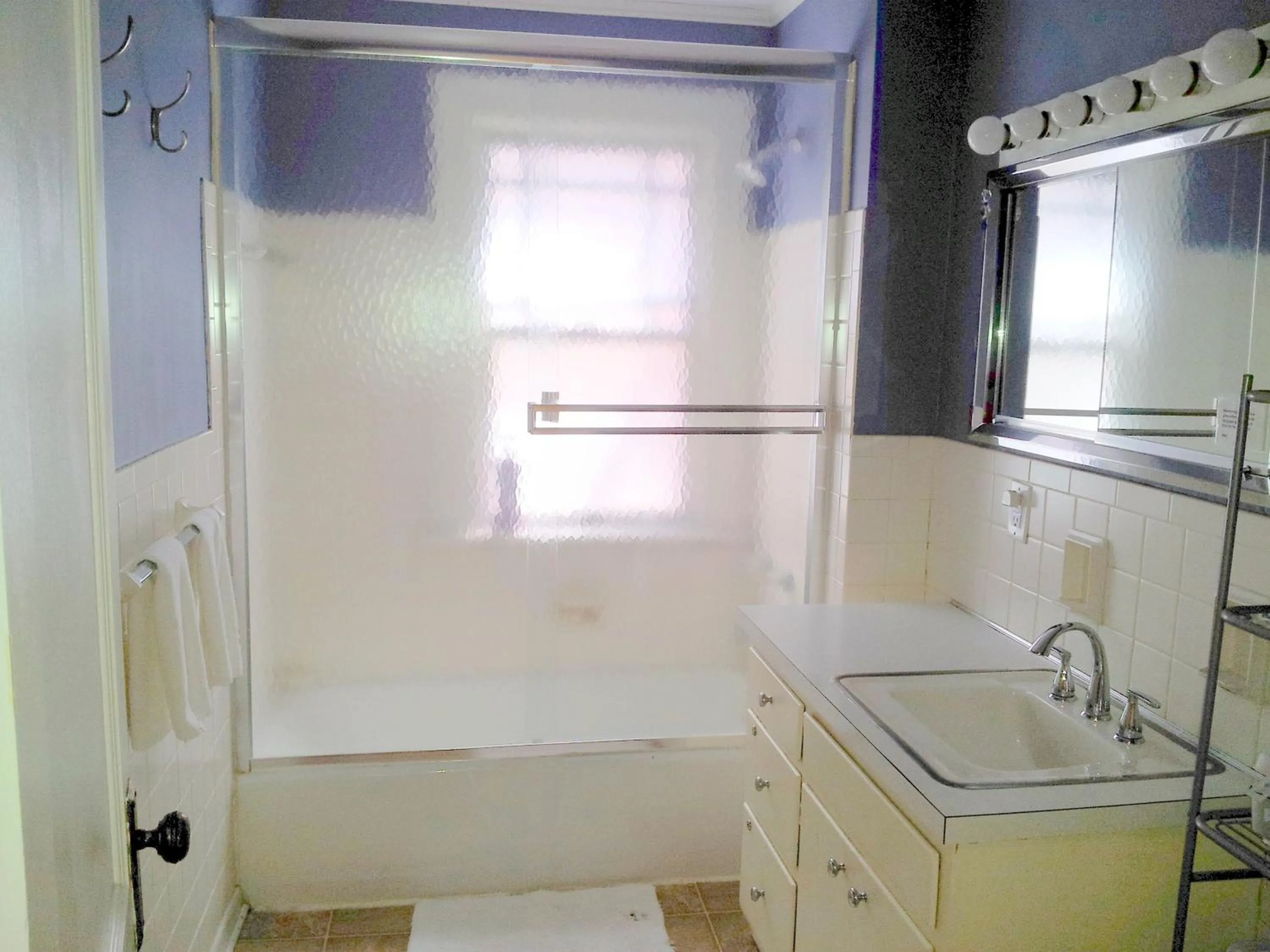 Bathroom in The Wayfaring Buckeye Hostel