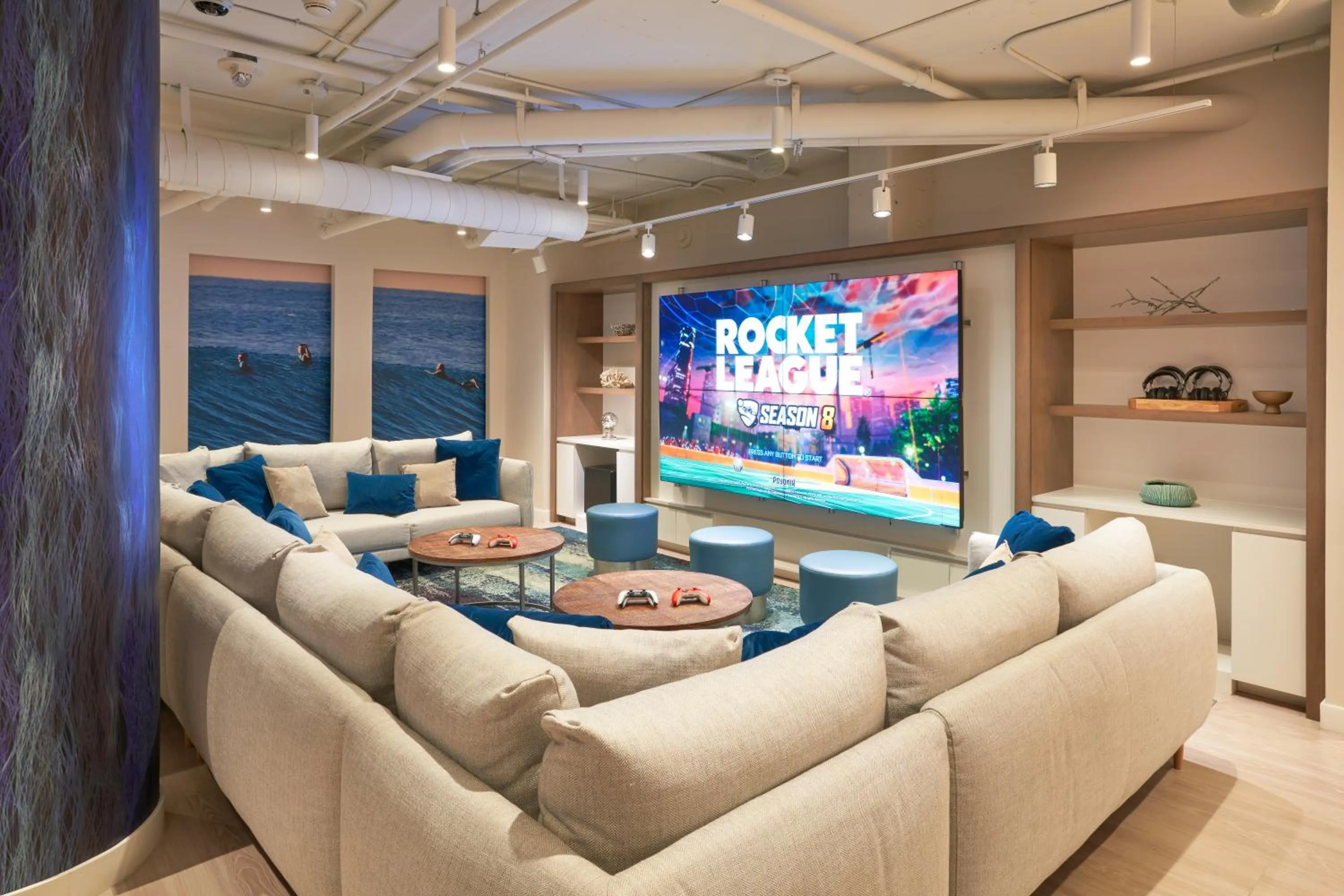 TV and multimedia in Eau Palm Beach Resort & Spa