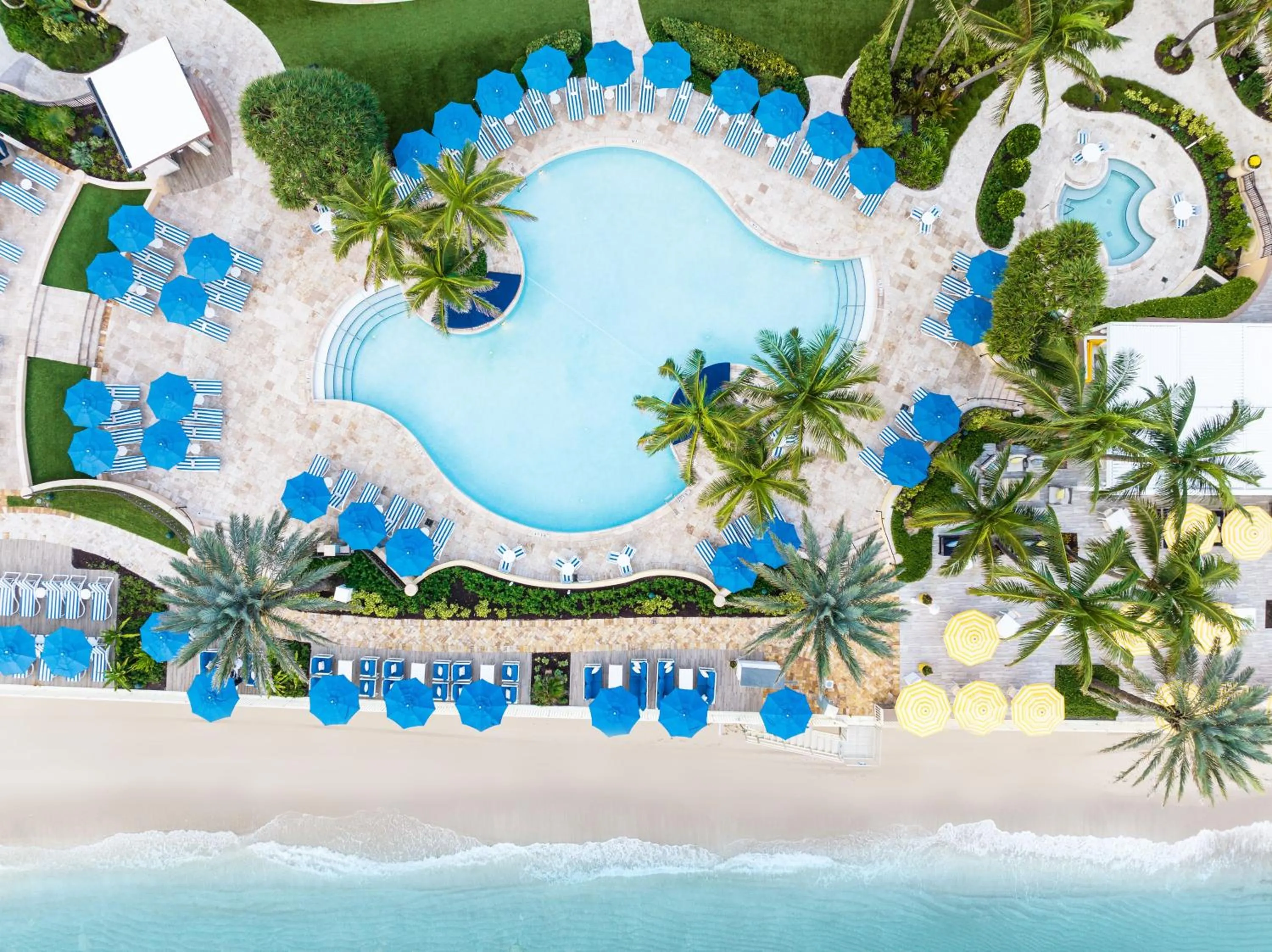 Swimming pool in Eau Palm Beach Resort & Spa