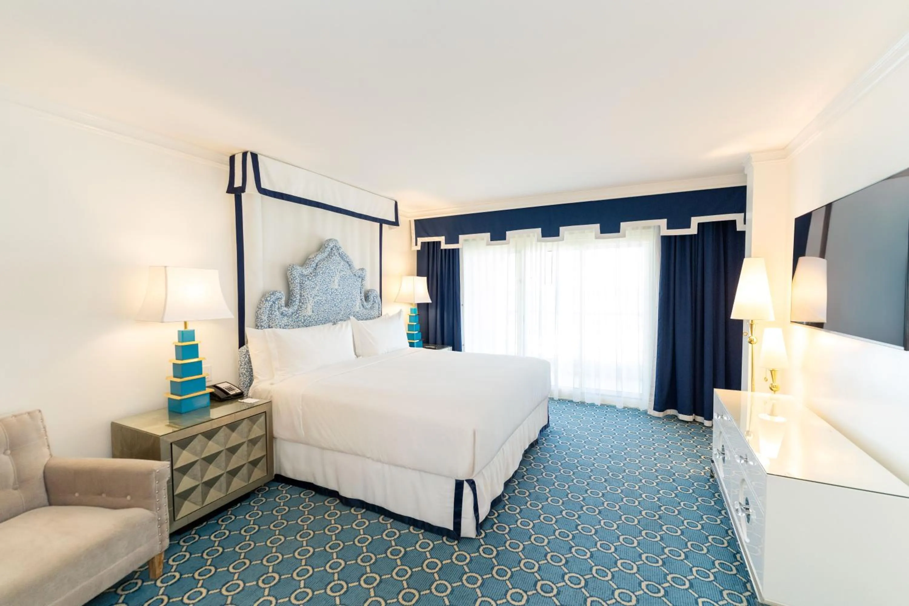 Bedroom, Bed in Eau Palm Beach Resort & Spa