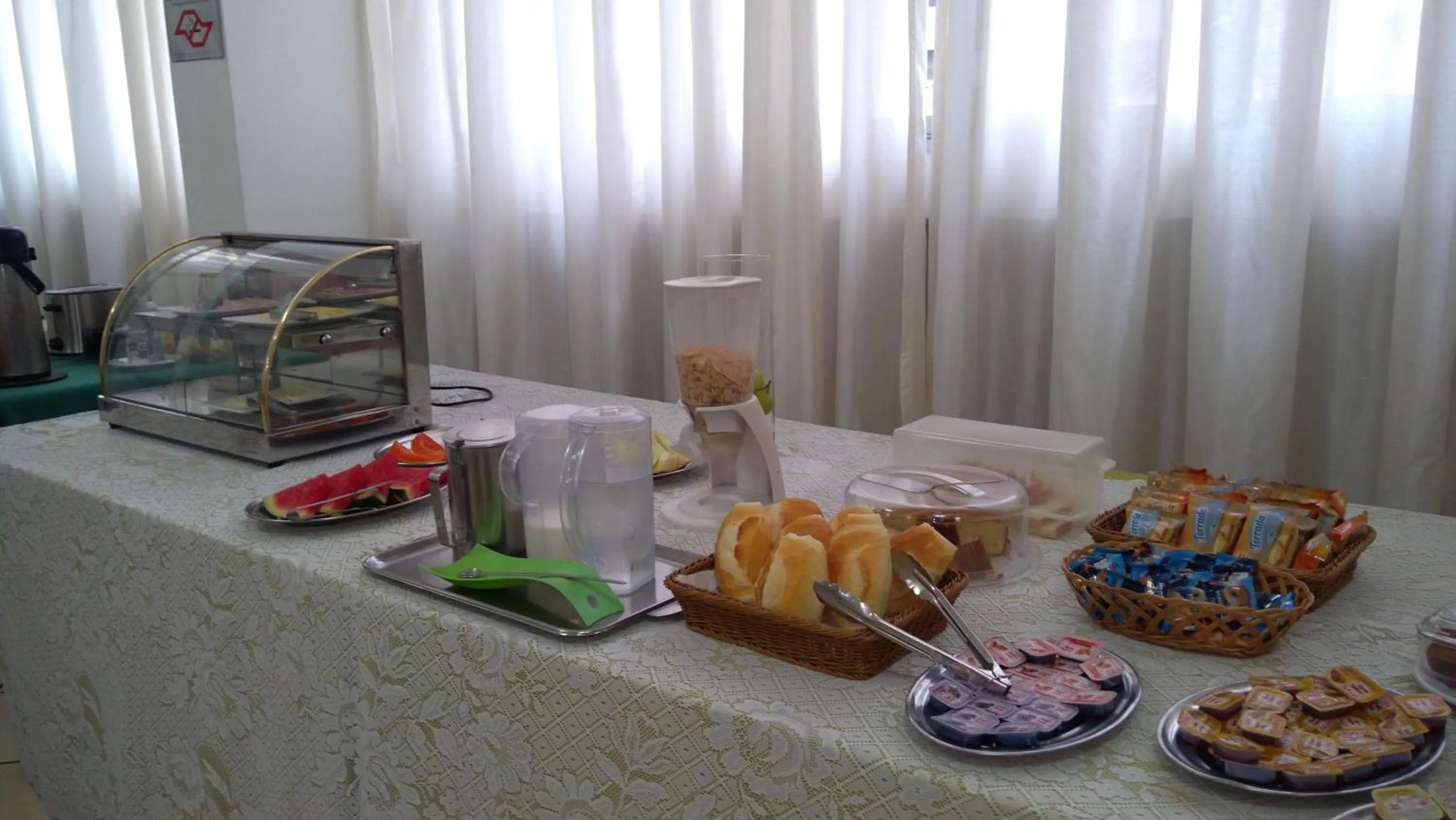 Food and drinks in Hotel Ipanema Inn Higienópolis