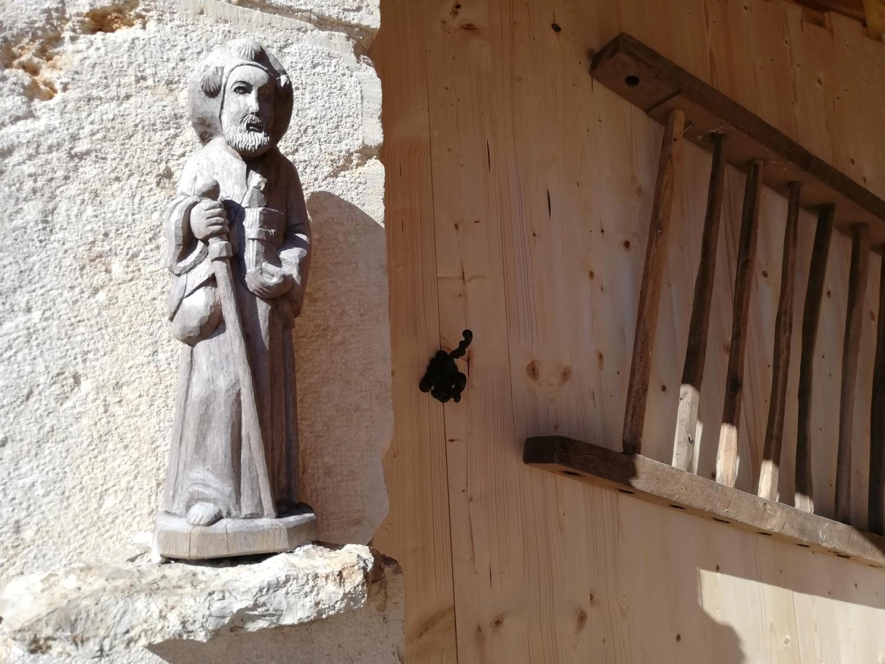 Decorative detail in Le Puits de Garival