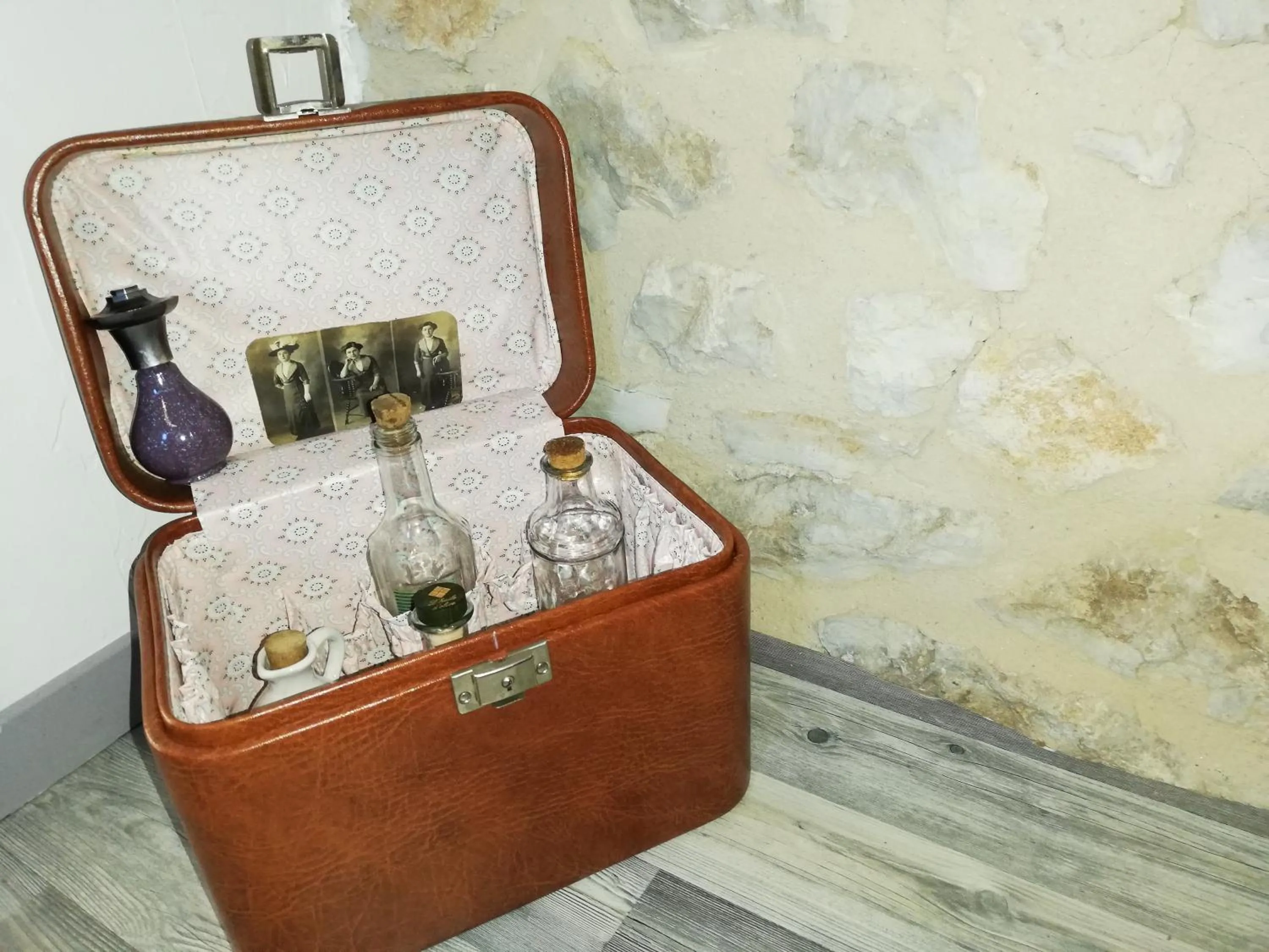 Decorative detail in Le Puits de Garival