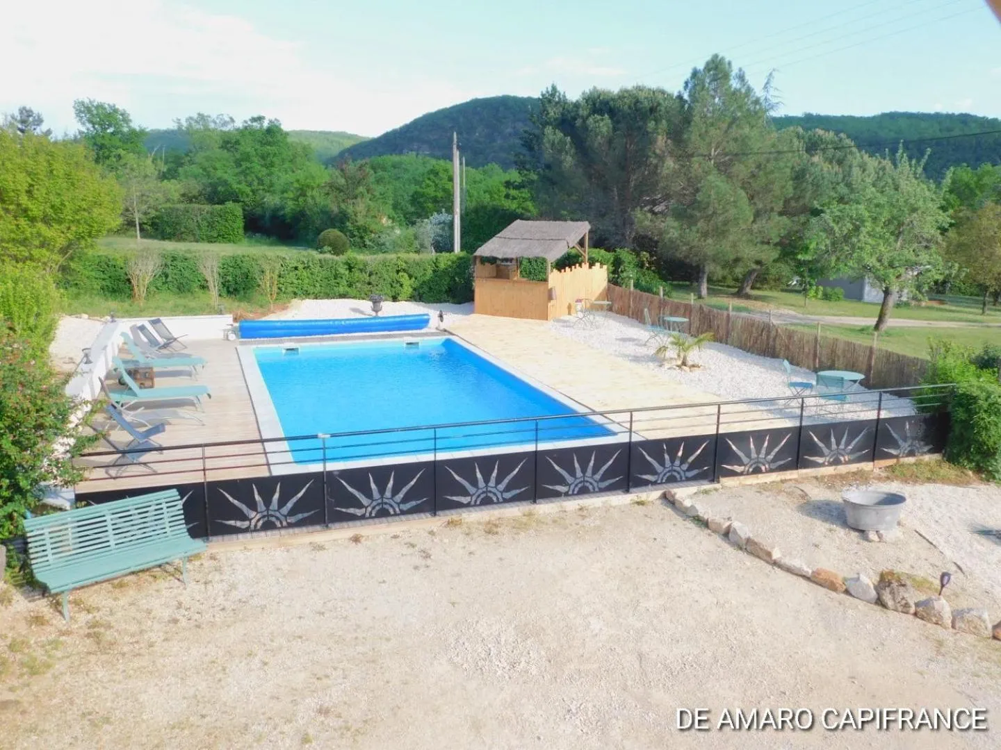 Pool view in Le Puits de Garival
