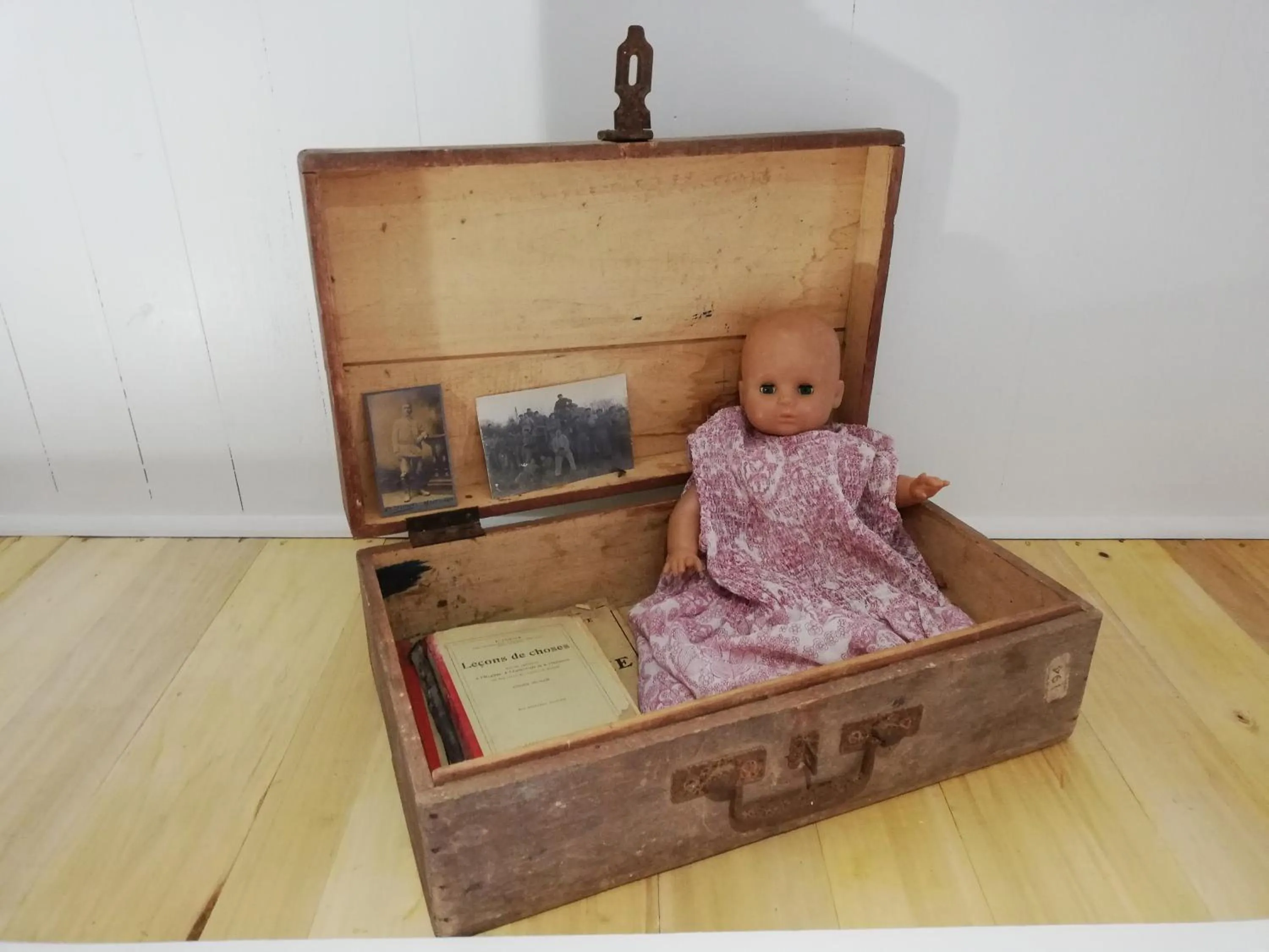 Decorative detail in Le Puits de Garival