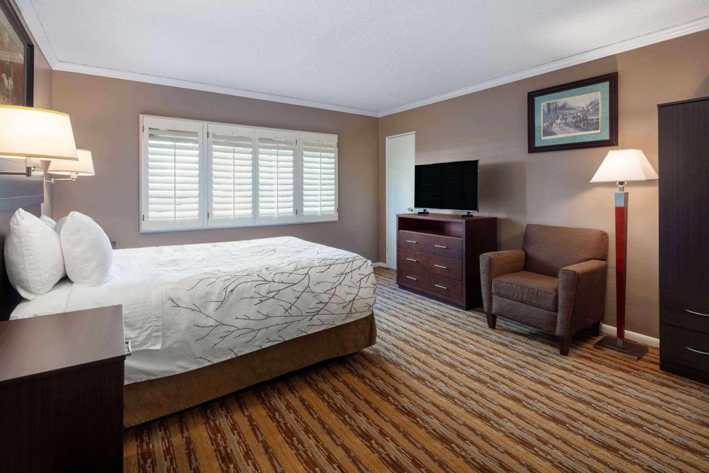 Bed in Travelodge by Wyndham Seattle By The Space Needle