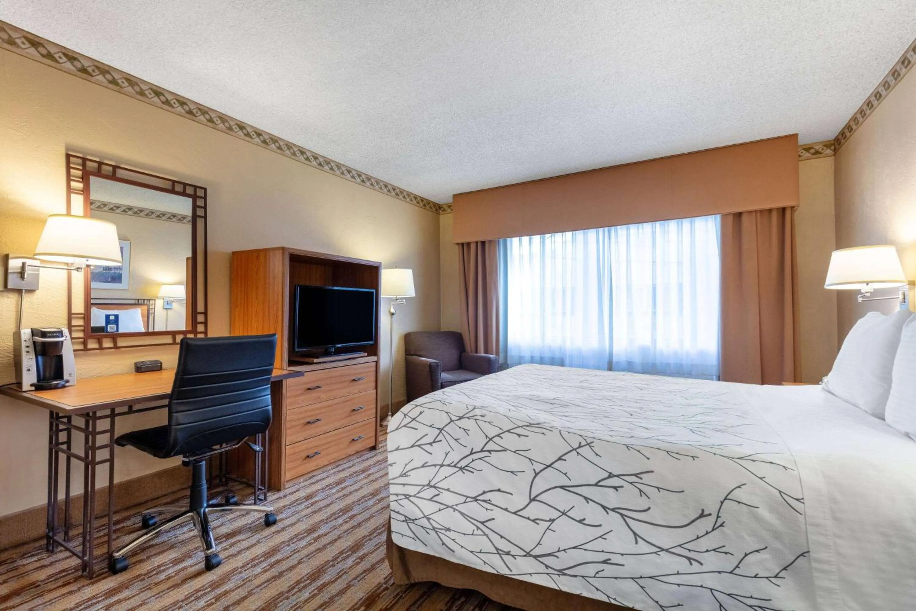 Bed in Travelodge by Wyndham Seattle By The Space Needle