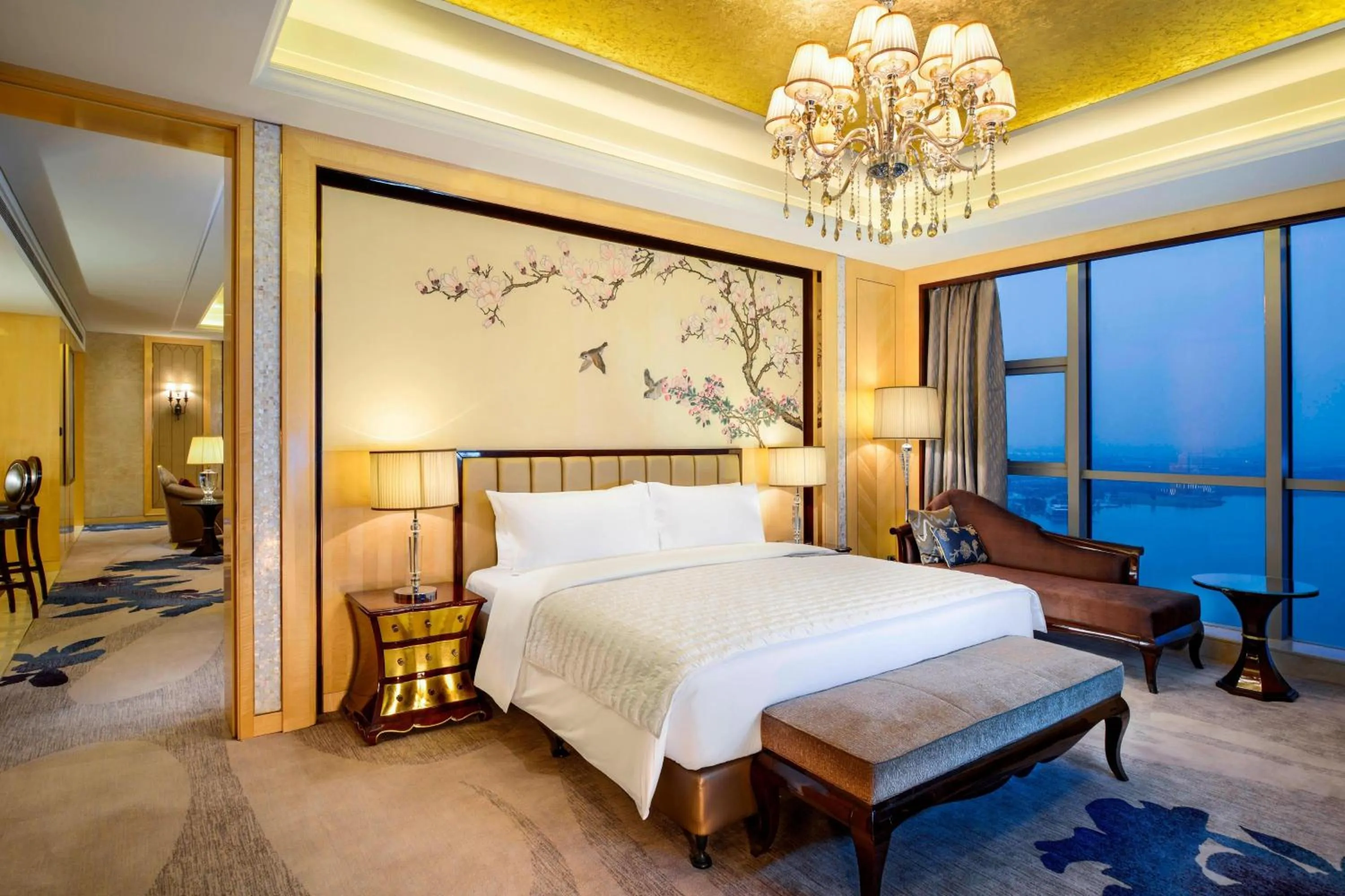 Photo of the whole room, Bed in Le Meridien Yixing Hotel