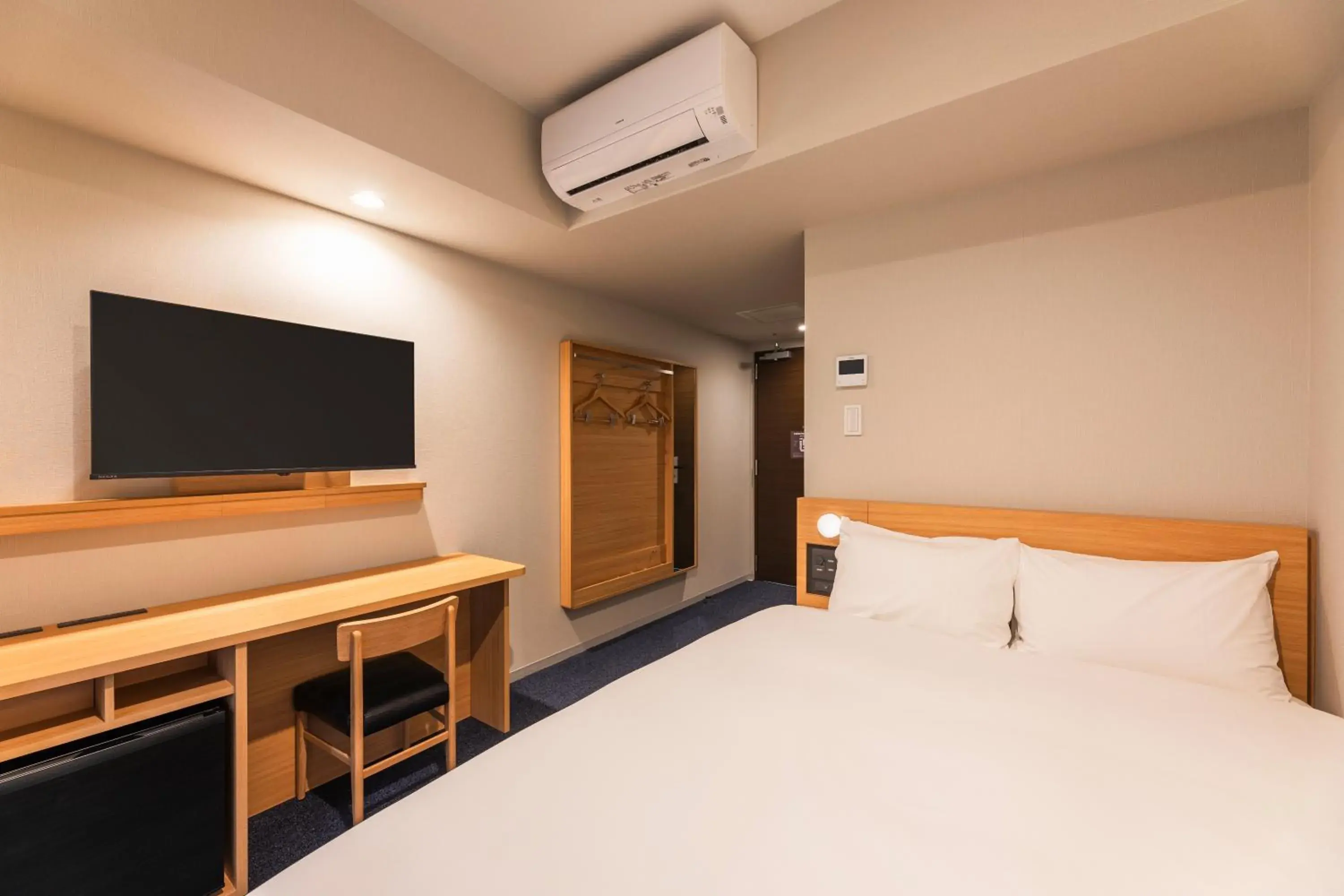 Double Room - single occupancy - Smoking in Sotetsu Fresa Inn Yokohama Totsuka - Renovated in March 31st 2025 Double Room - single occupancy - Smoking in Sotetsu Fresa Inn Yokohama Totsuka - Renovated in March 31st 2025