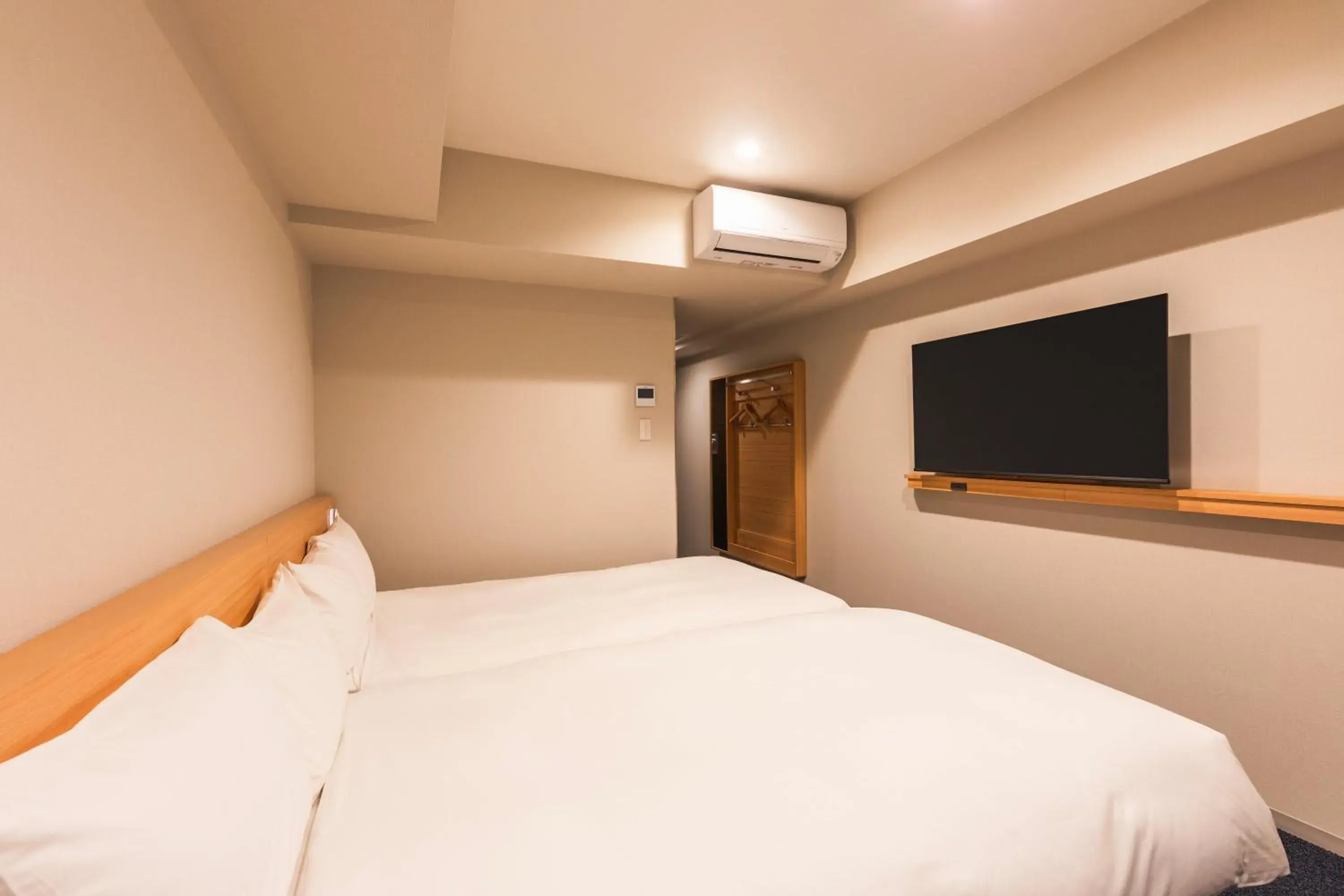 Twin Room - single occupancy - Non-Smoking in Sotetsu Fresa Inn Yokohama Totsuka - Renovated in March 31st 2025 Twin Room - single occupancy - Non-Smoking in Sotetsu Fresa Inn Yokohama Totsuka - Renovated in March 31st 2025