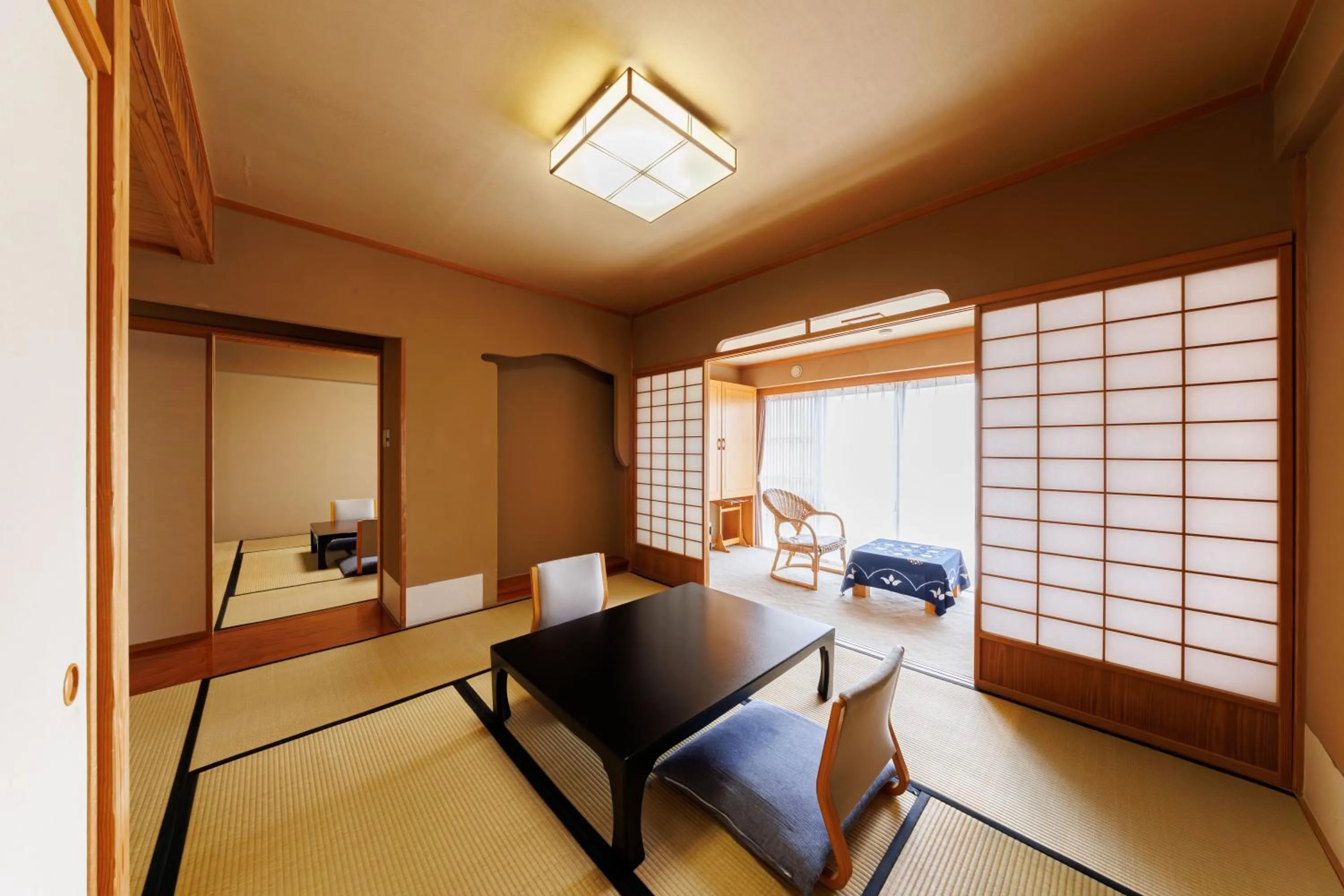 Photo of the whole room in Yorozuya