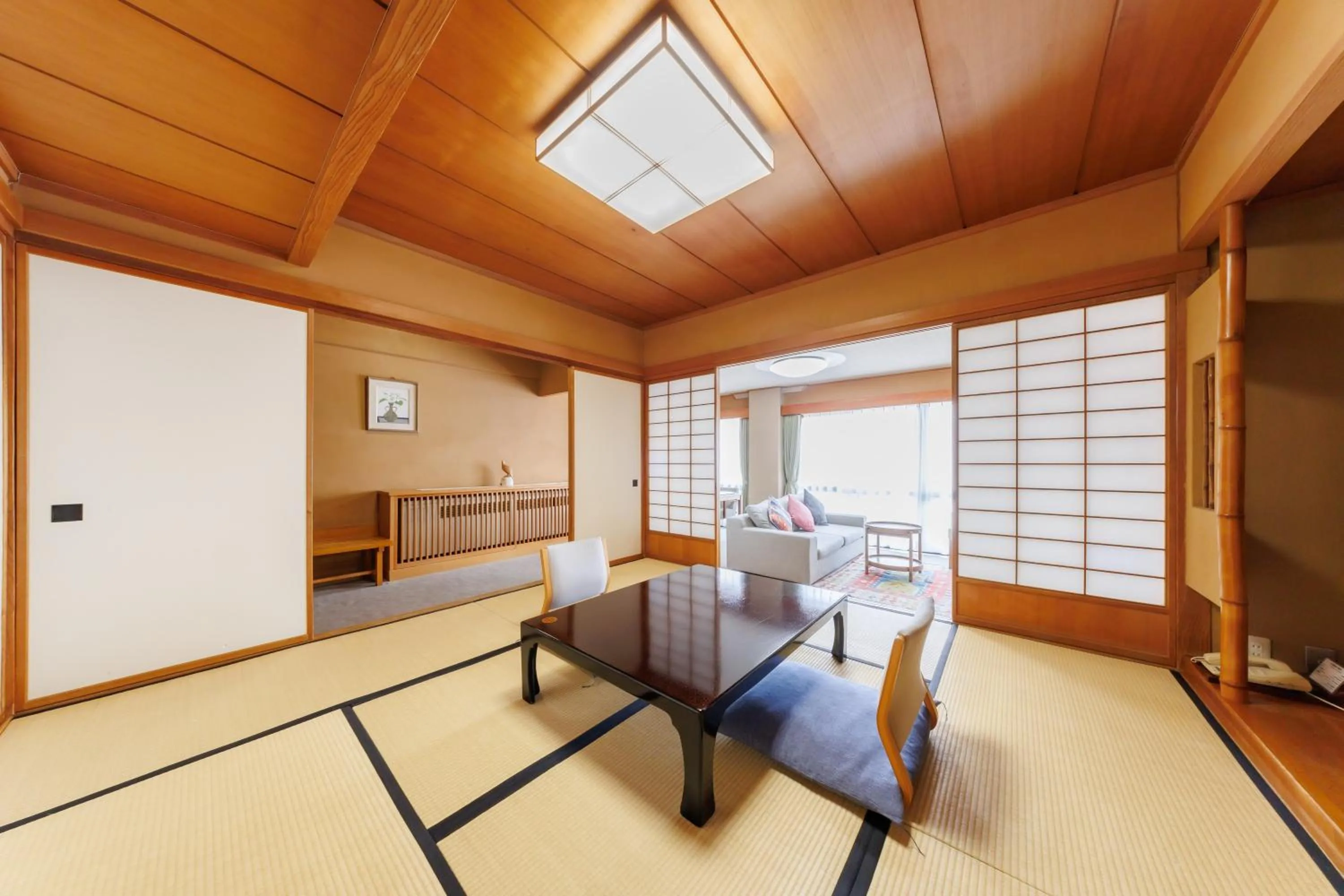 Photo of the whole room in Yorozuya