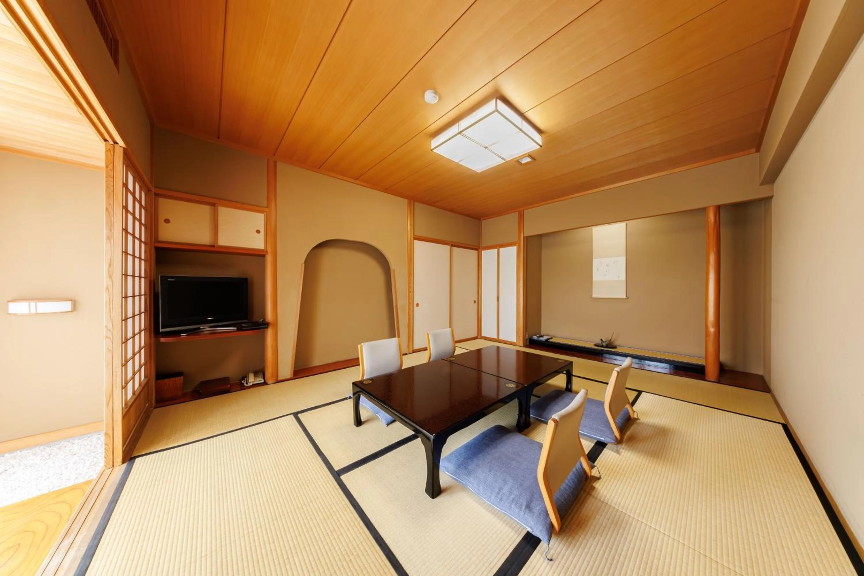 Photo of the whole room in Yorozuya