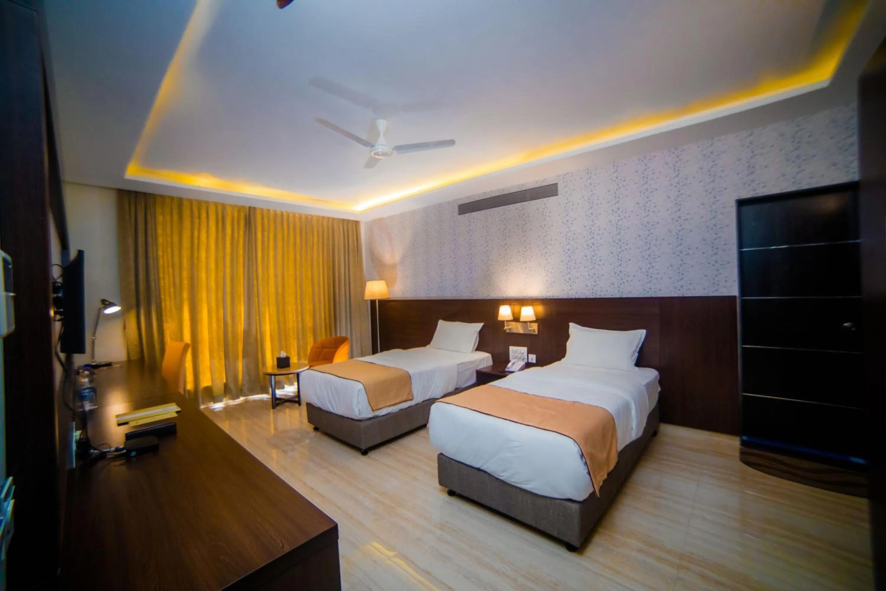 Bedroom, Bed in Fortune Plaza Hotel