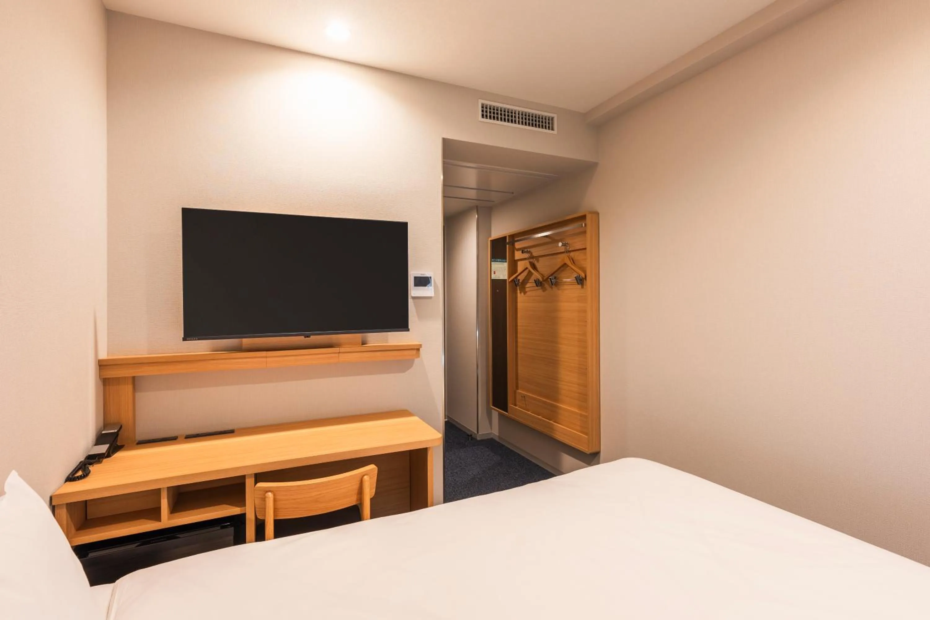 Photo of the whole room, Bed in Sotetsu Fresa Inn Fujisawa Shonandai